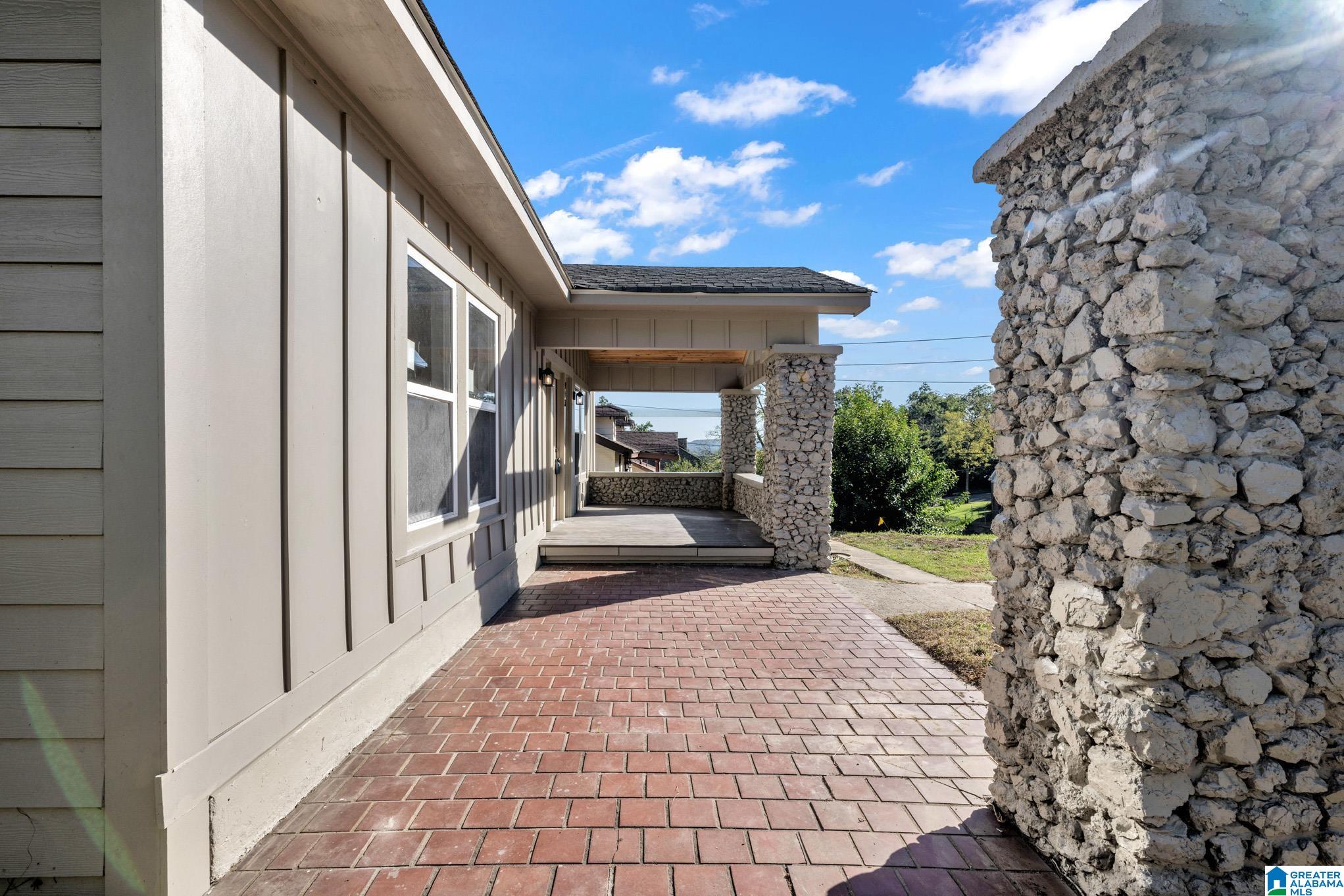 953 3RD STREET W
