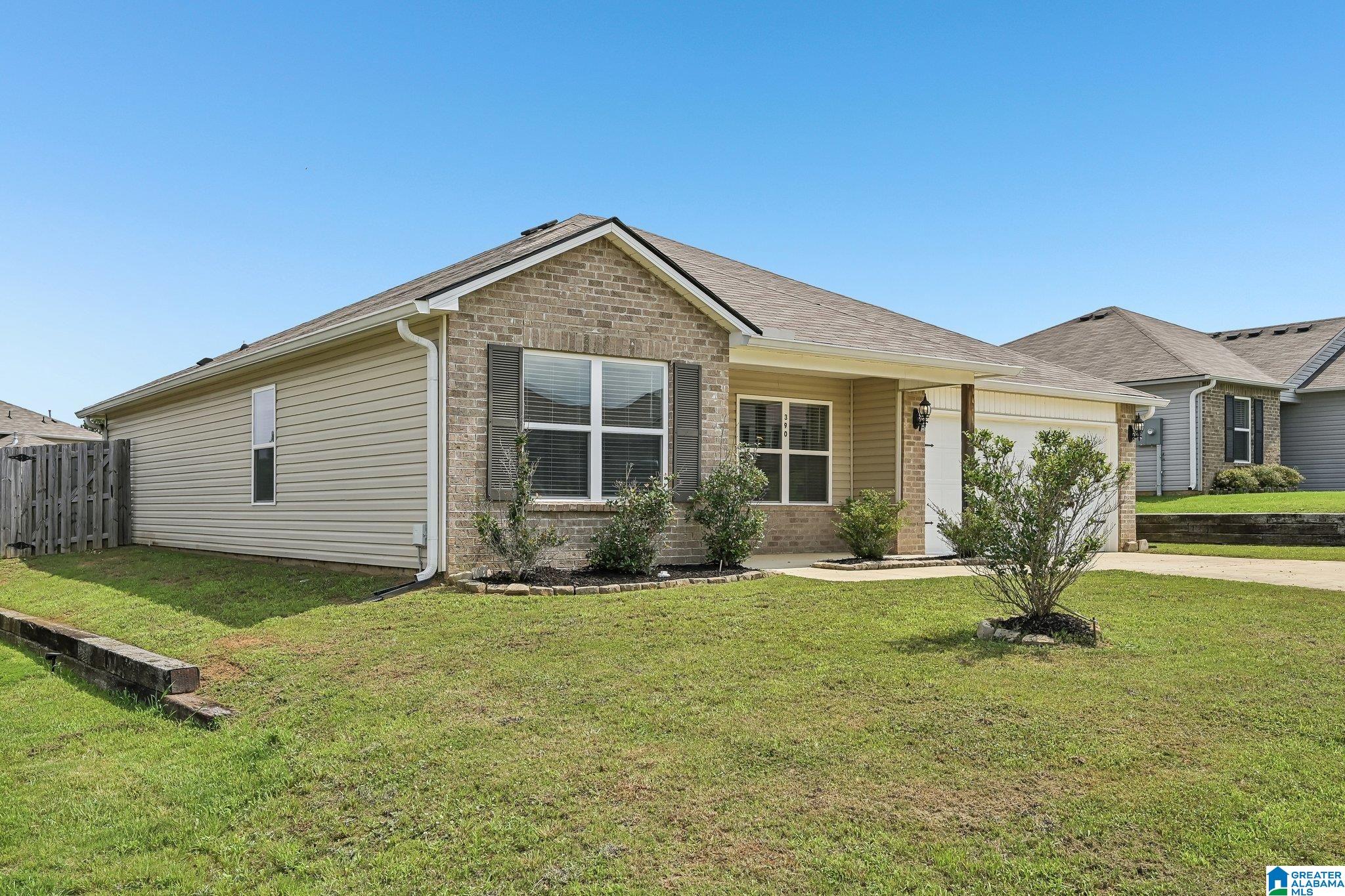390 WOODLAND TRAIL