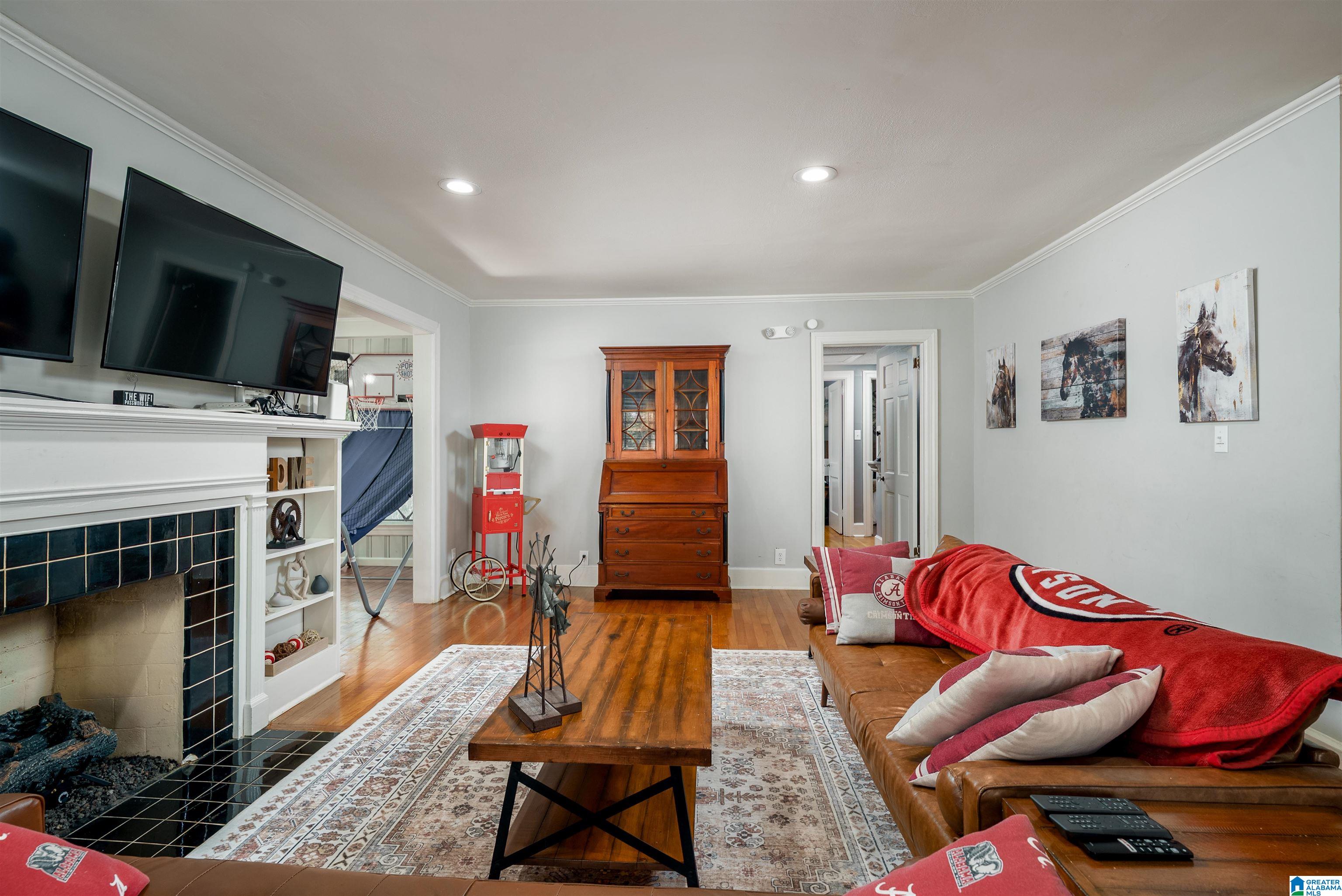 2111 23RD STREET