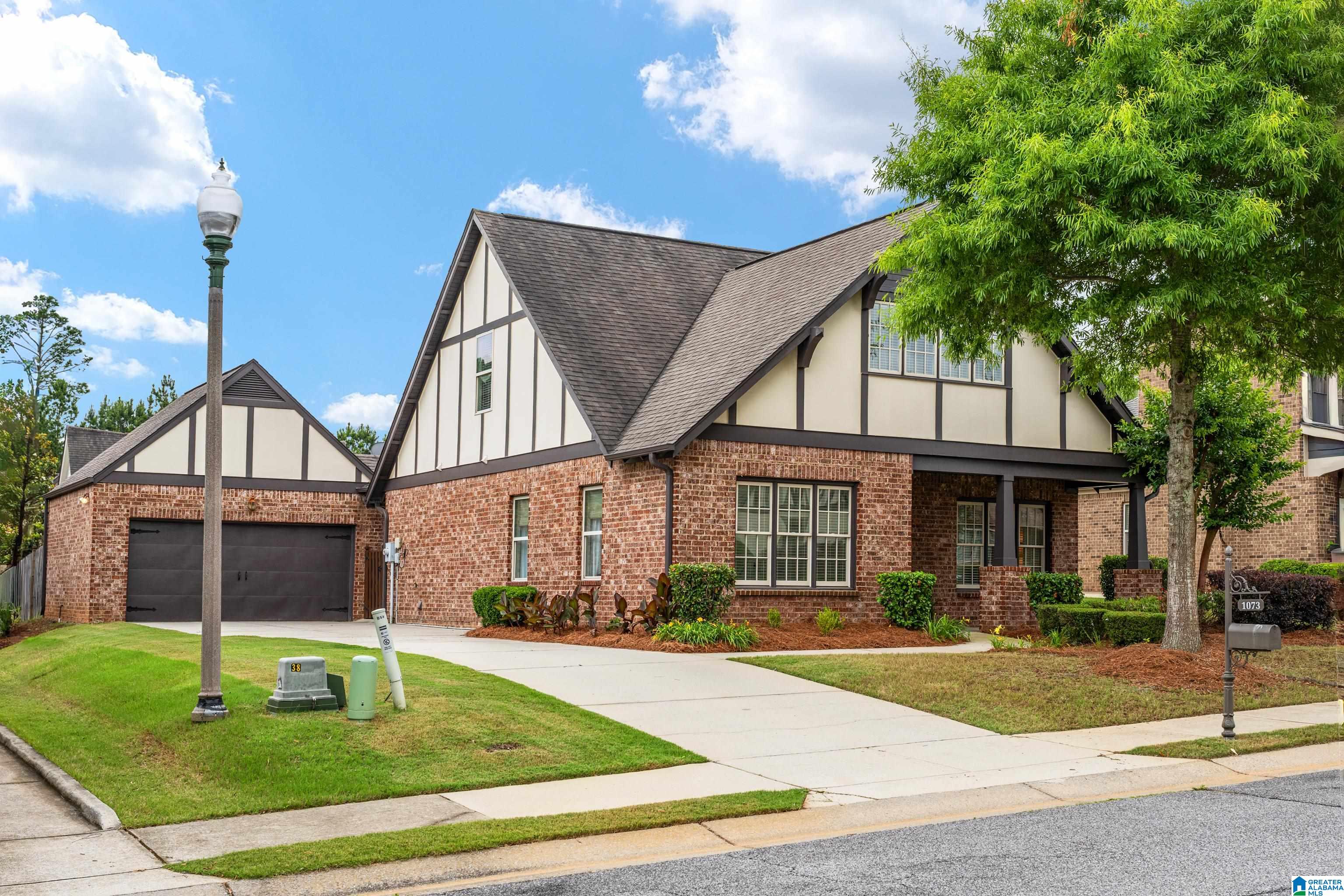 1073 REGENT PARK DRIVE