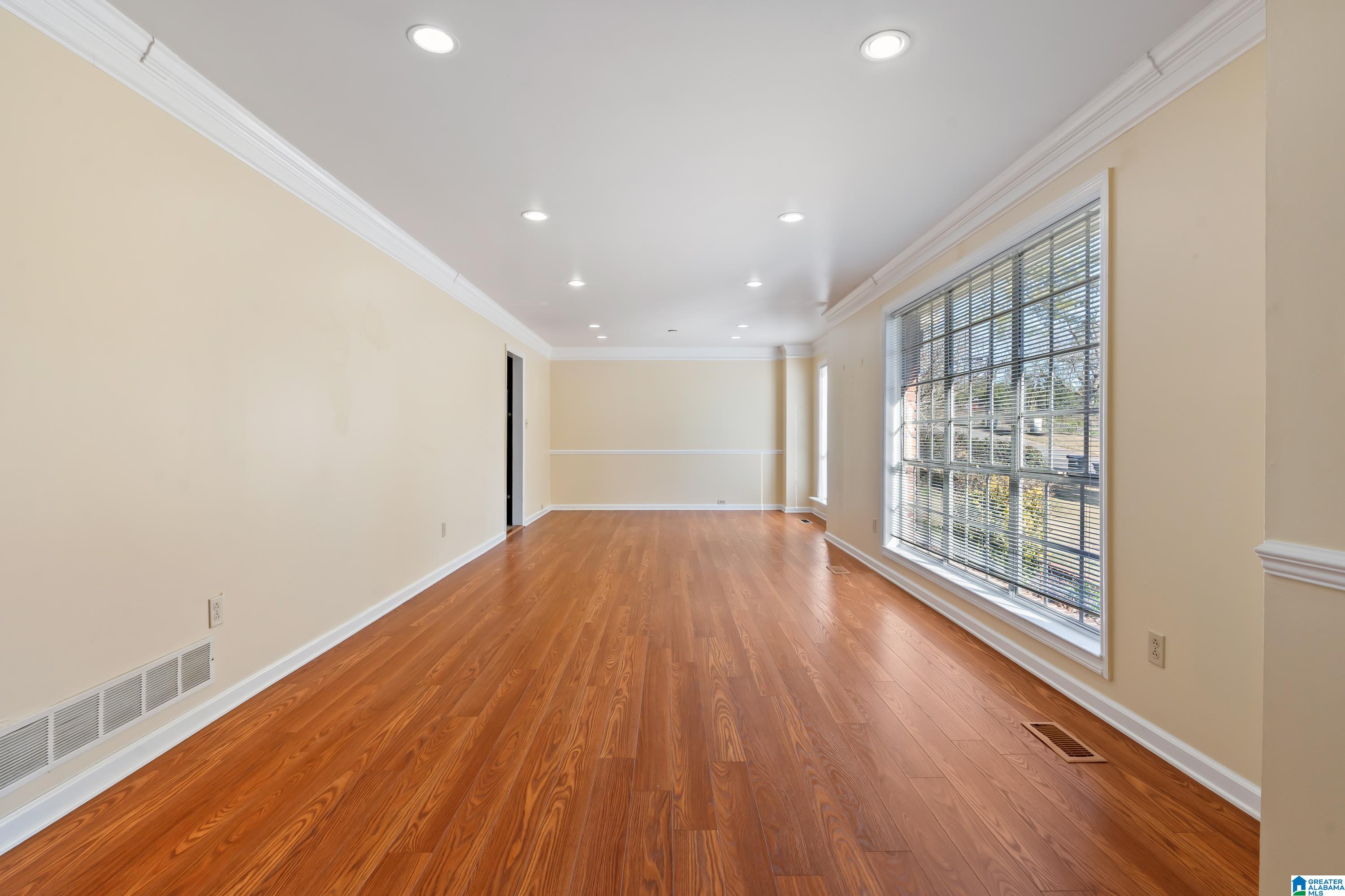 704 STAFFORDSHIRE LANE