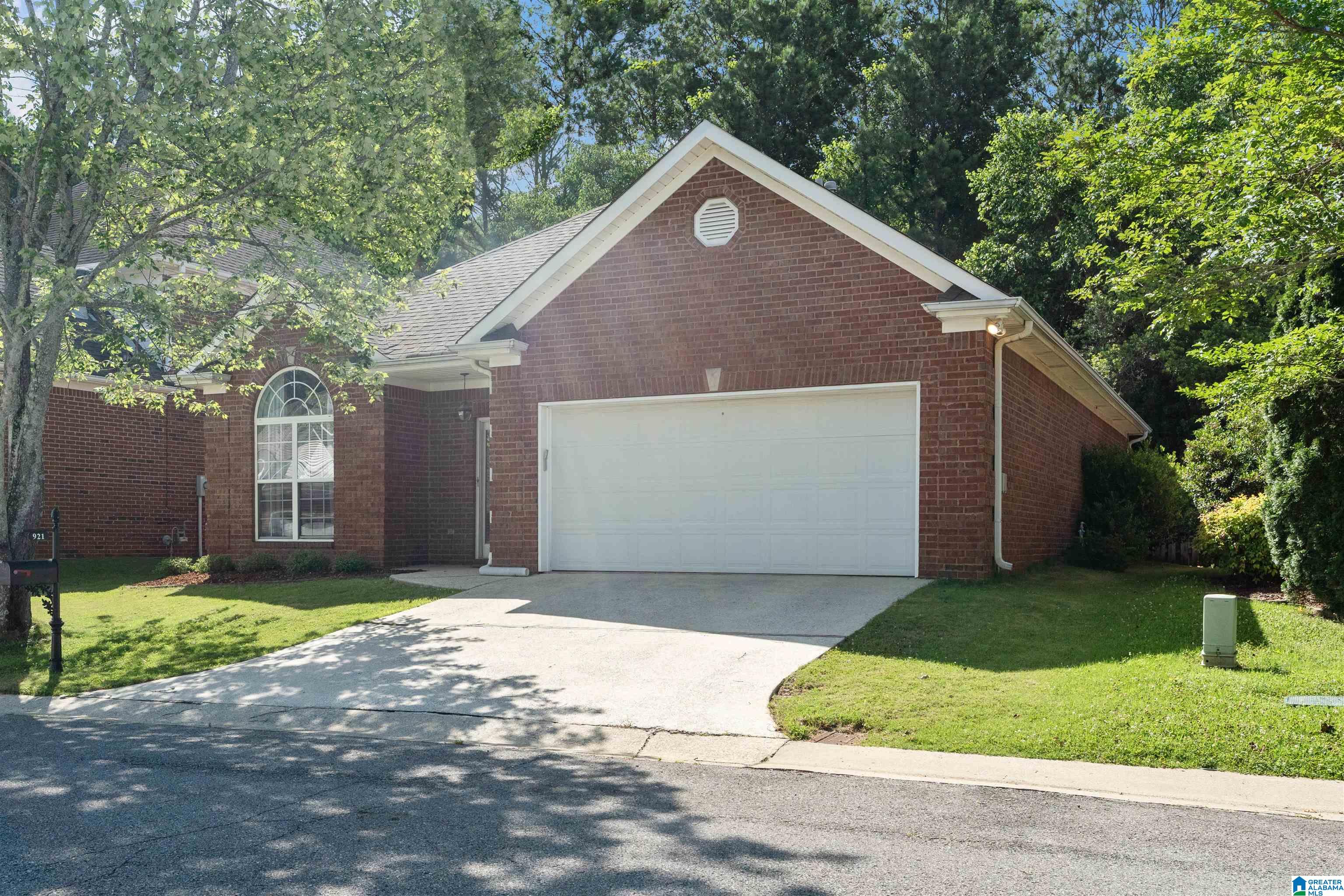 921 CASTLEMAINE COURT