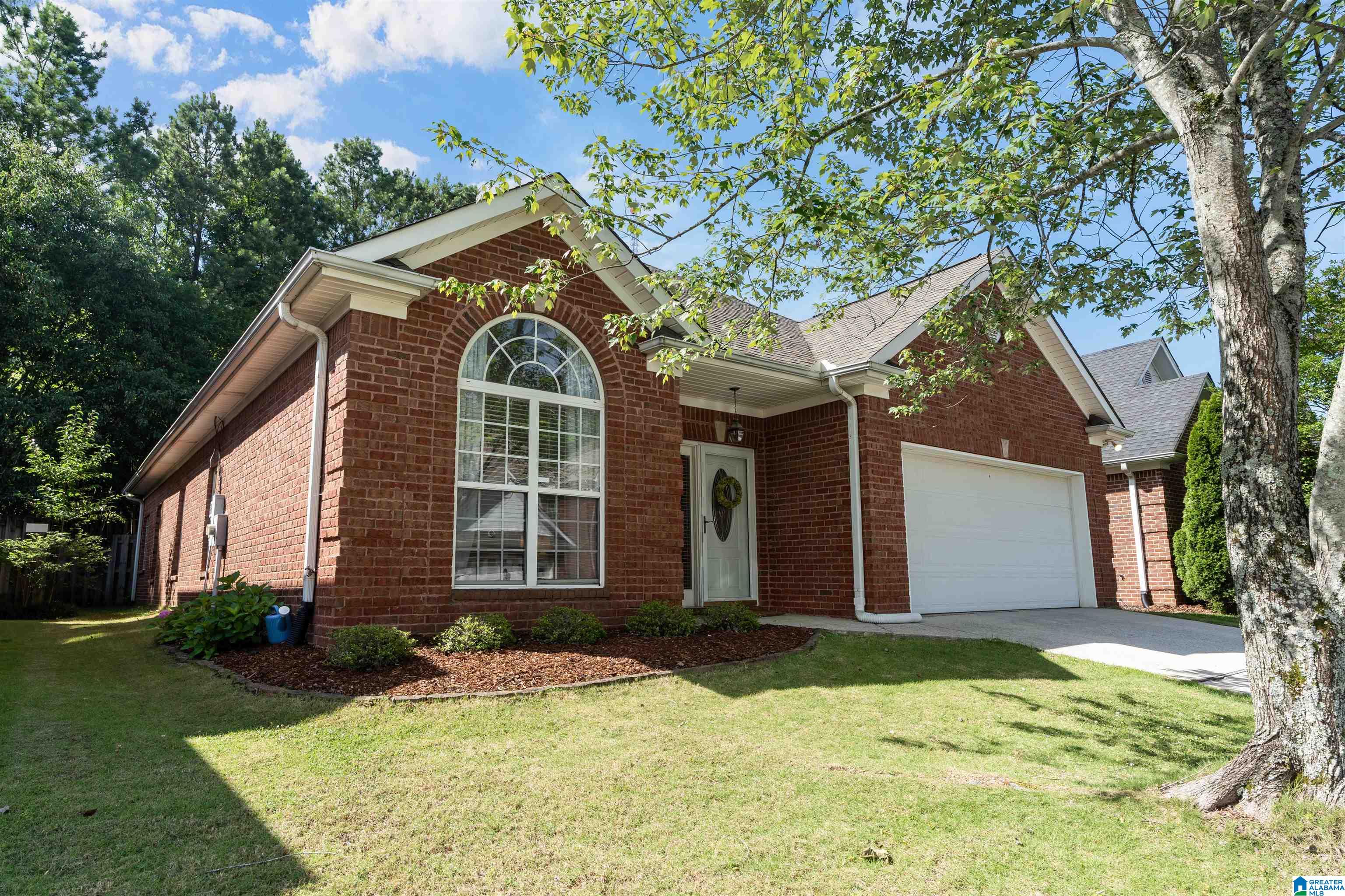 921 CASTLEMAINE COURT