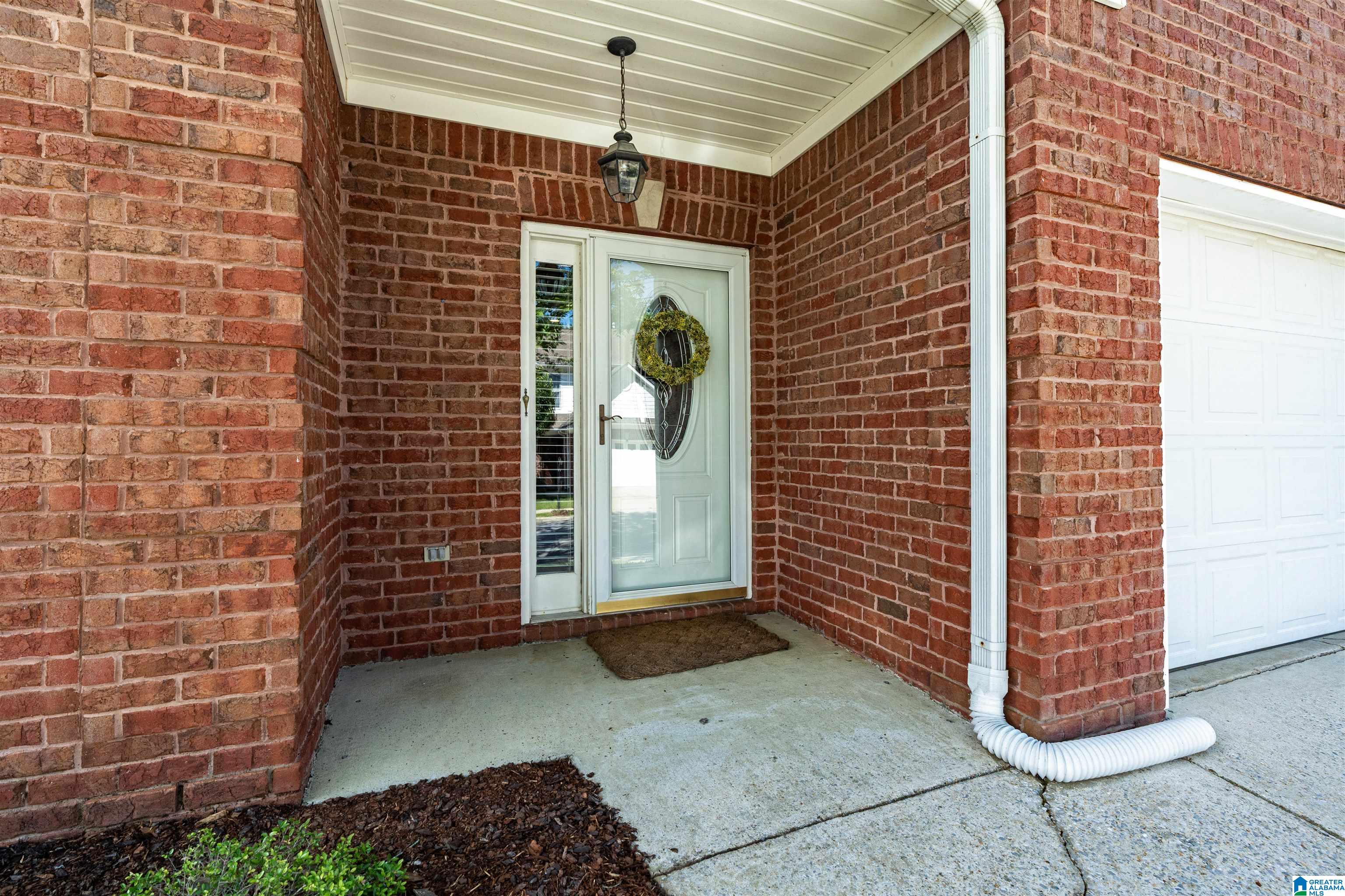 921 CASTLEMAINE COURT