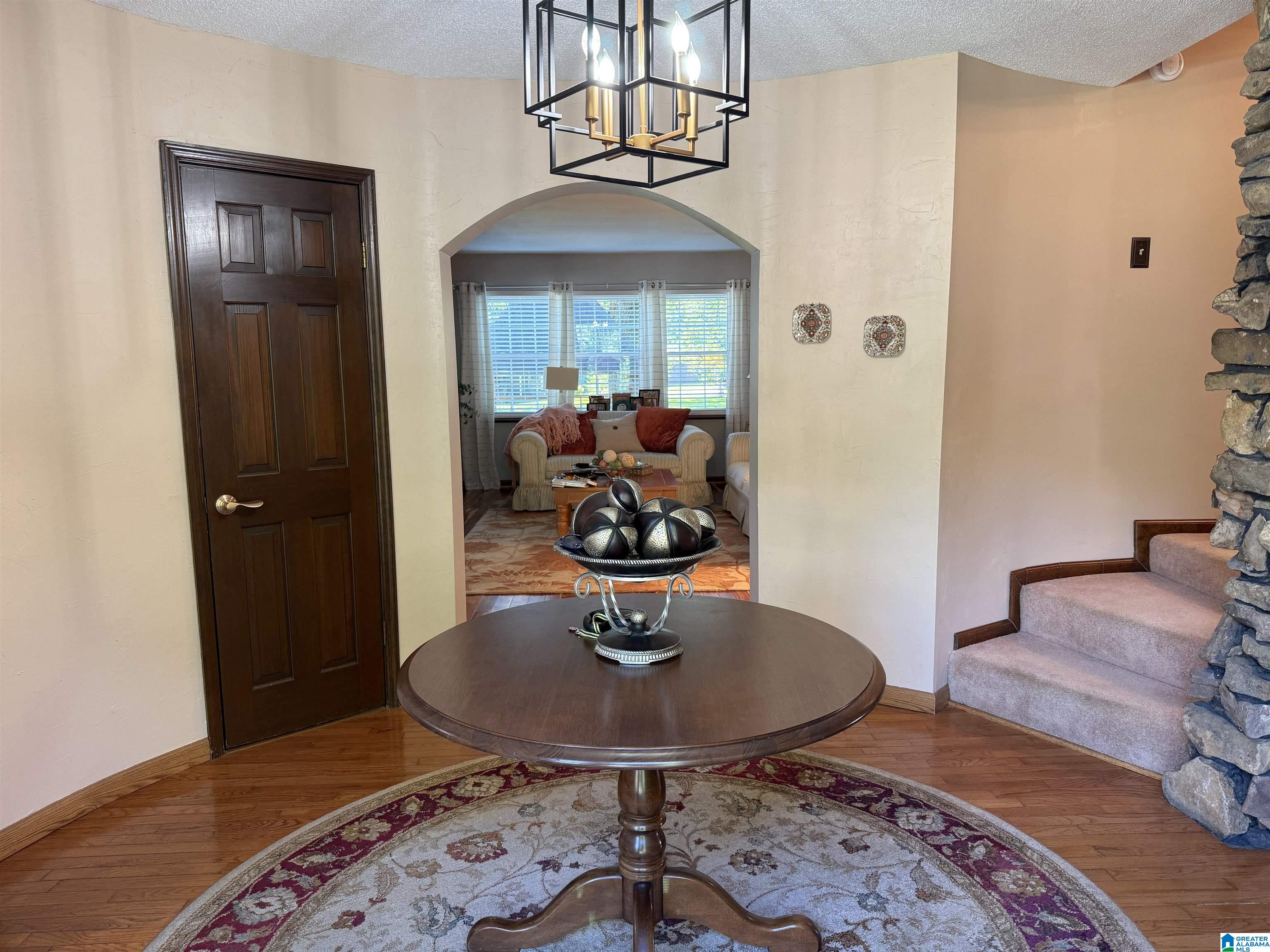 621 PINEVIEW DRIVE