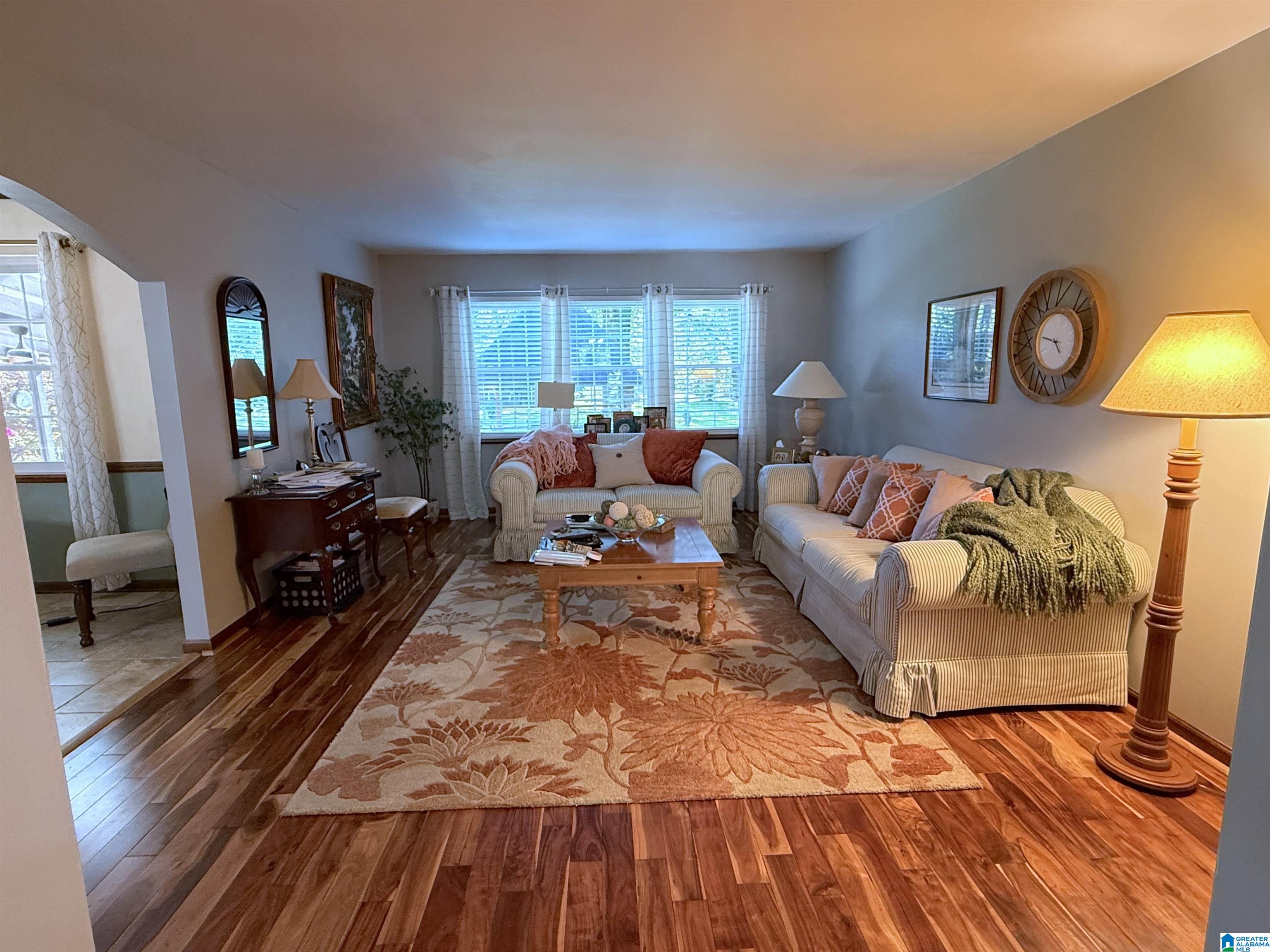 621 PINEVIEW DRIVE