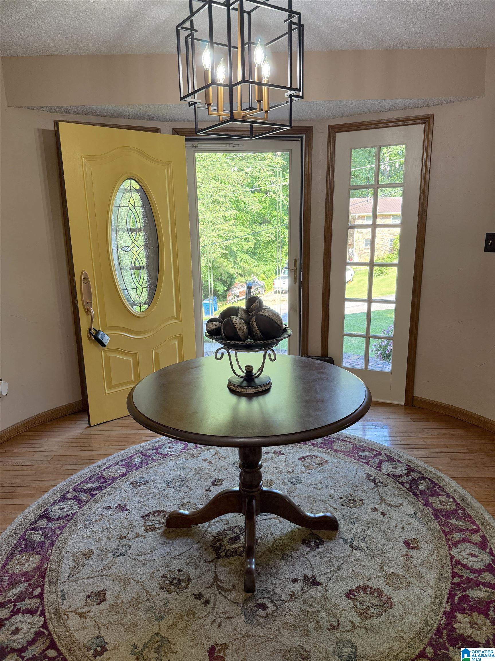 621 PINEVIEW DRIVE