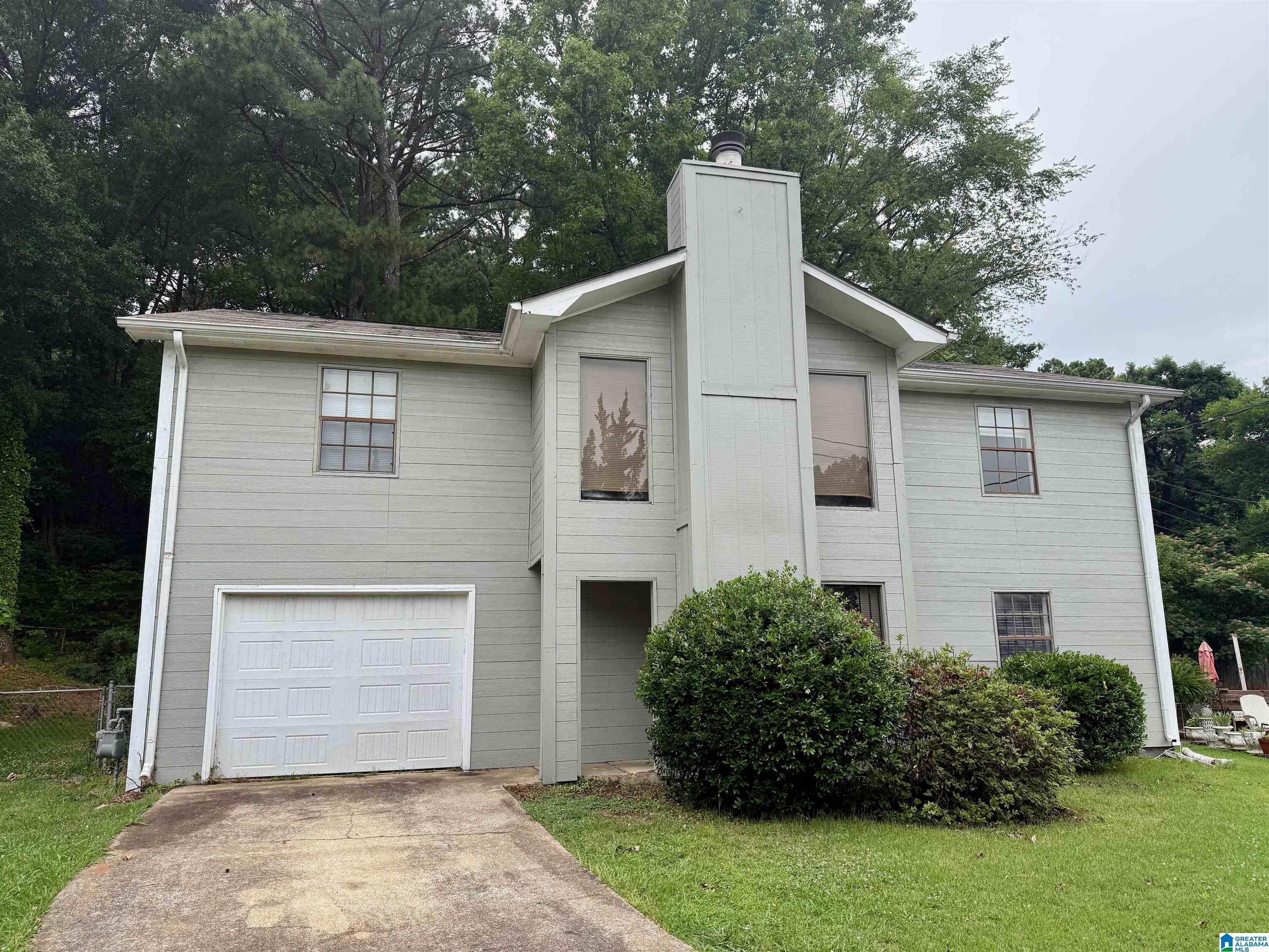 Photo 1 of 25 — 6100 MEADOW CREST CIRCLE, BIRMINGHAM, AL 35212