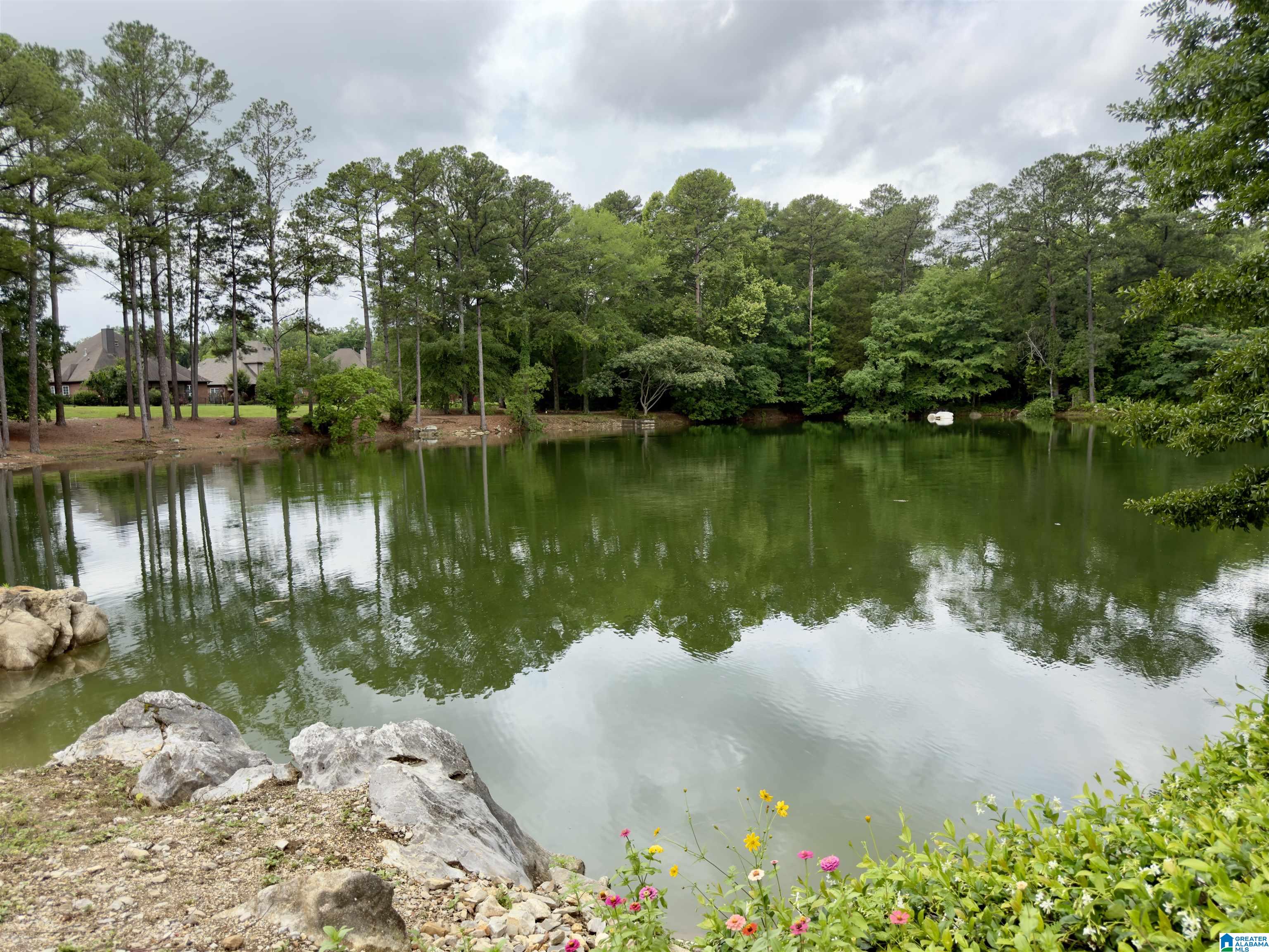 337 CREEKSIDE LANE