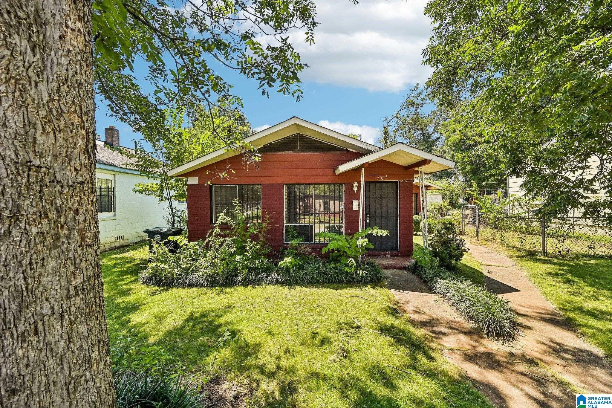 705 4Th Ct W, Birmingham, AL 35204