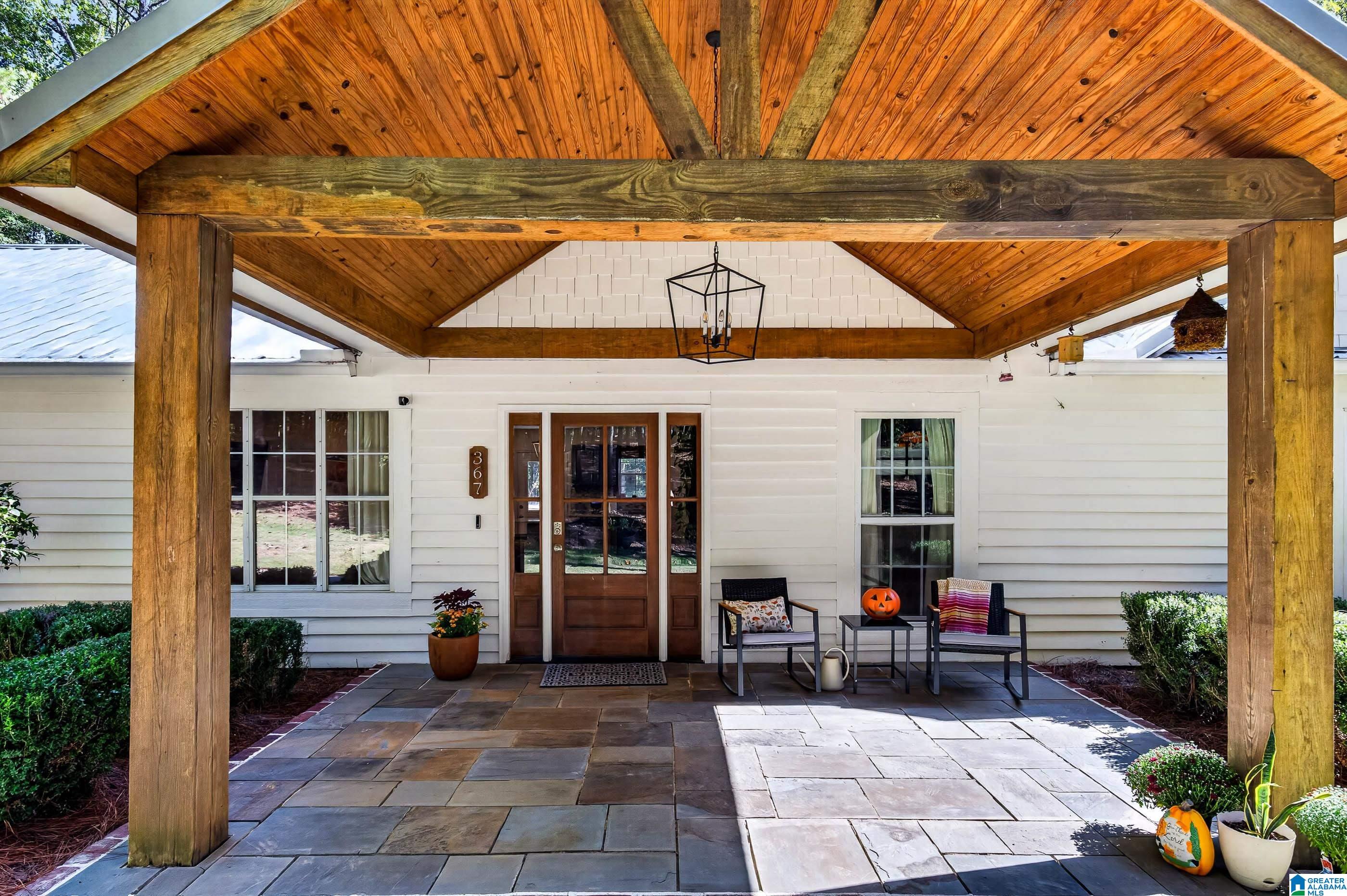 367 COUNTRY MANOR DRIVE