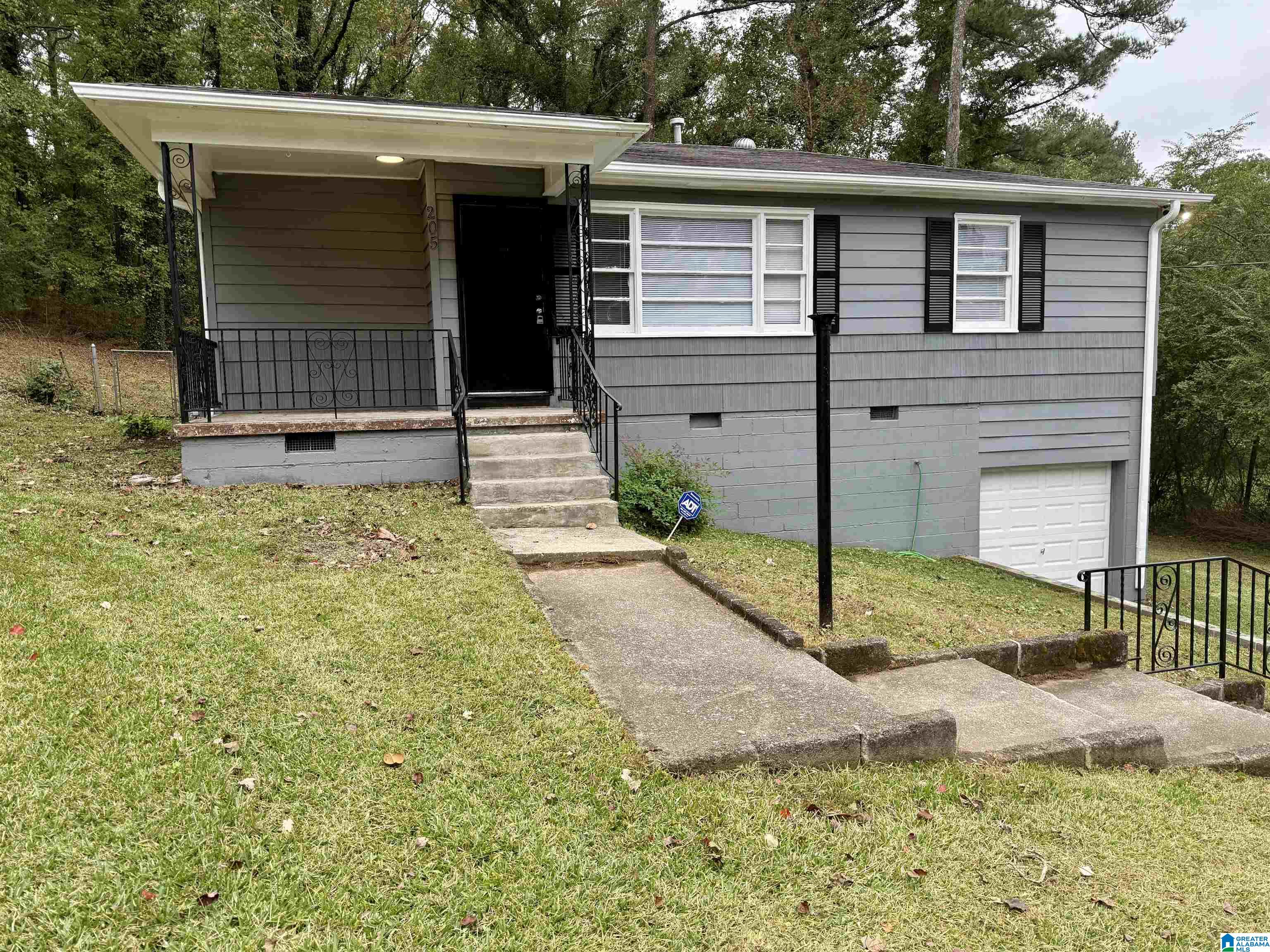 205 LAKE DRIVE CIRCLE NE