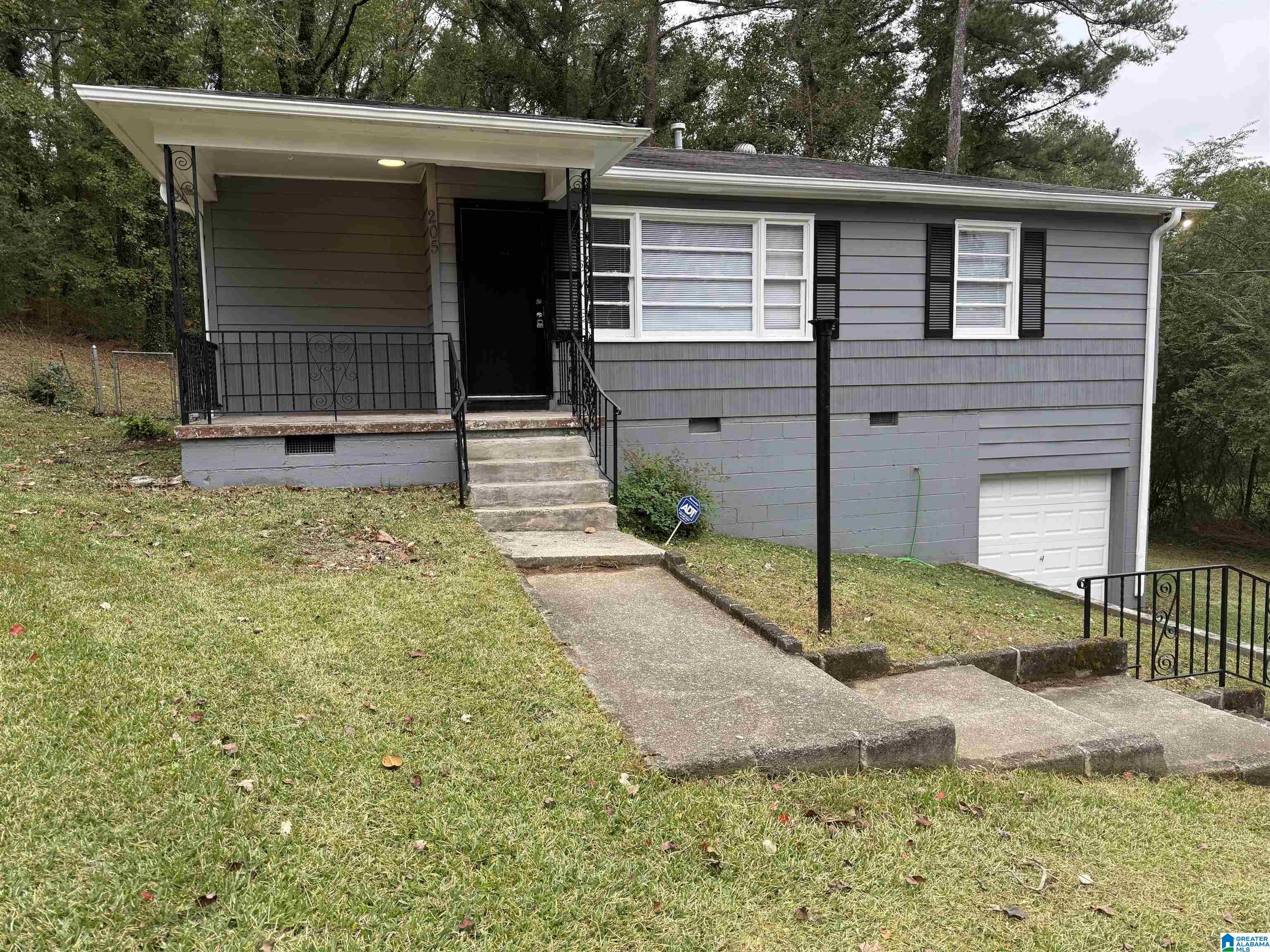 205 LAKE DRIVE CIRCLE NE