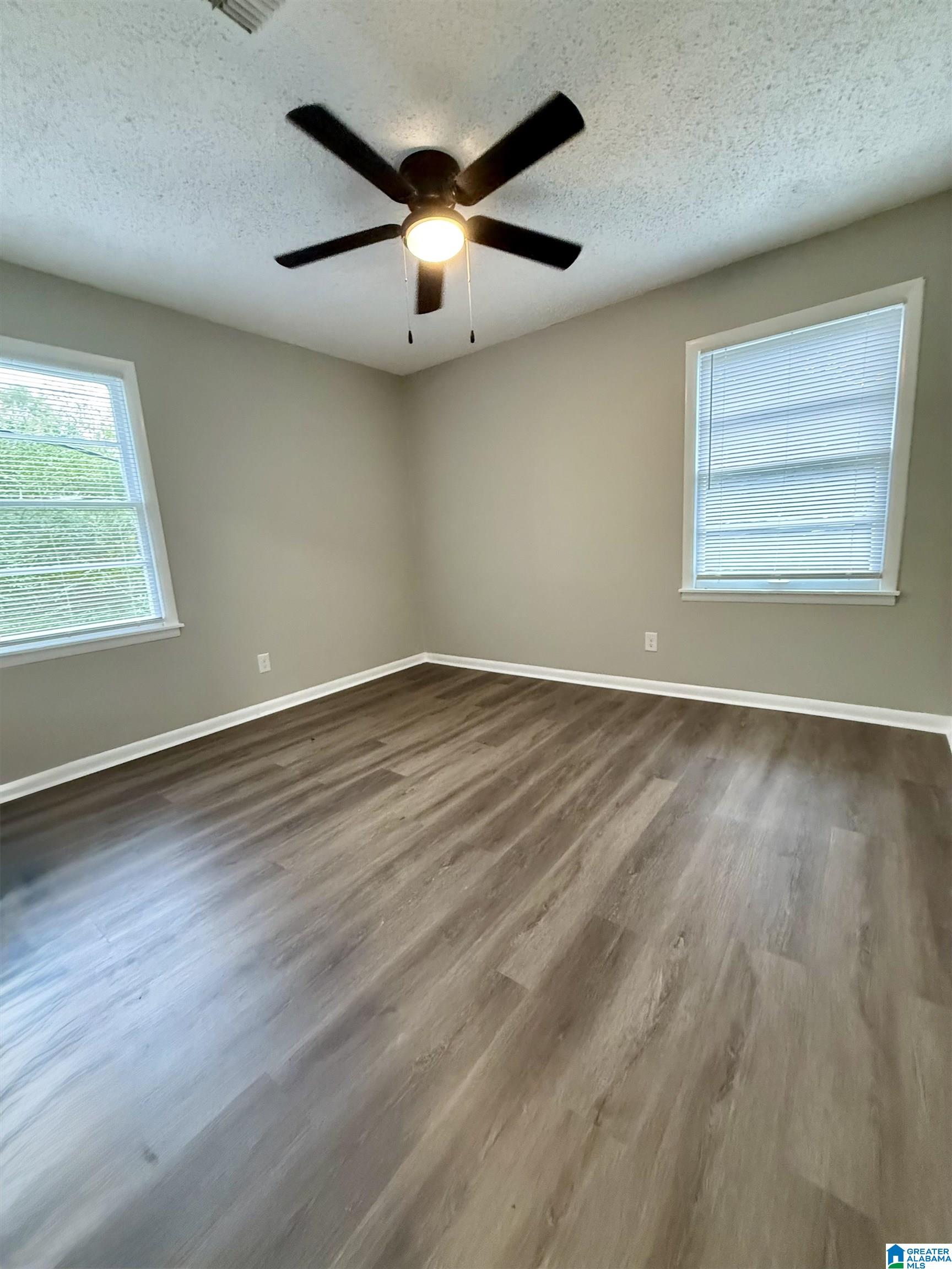 205 LAKE DRIVE CIRCLE NE