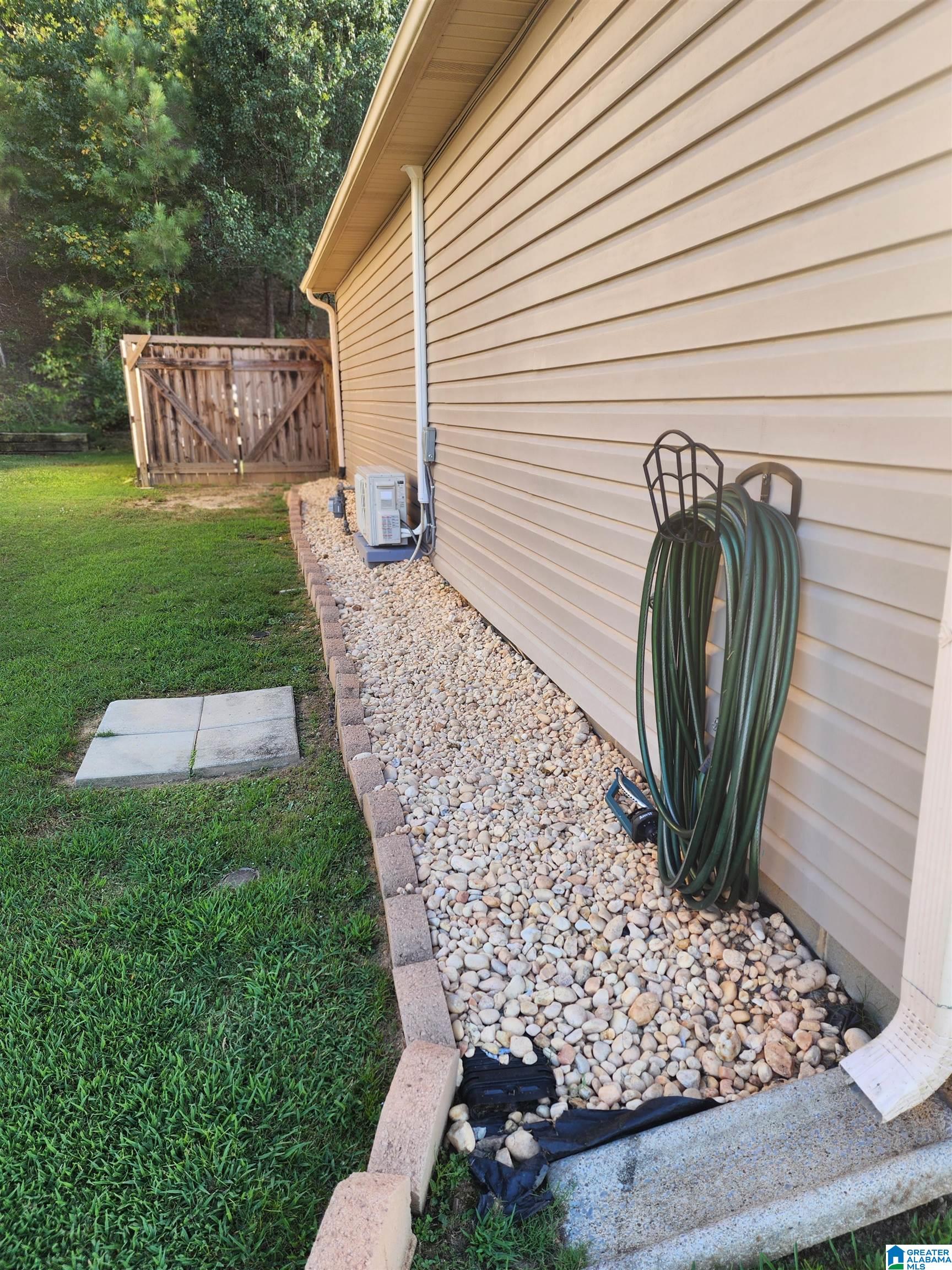 305 OAK LEAF CIRCLE