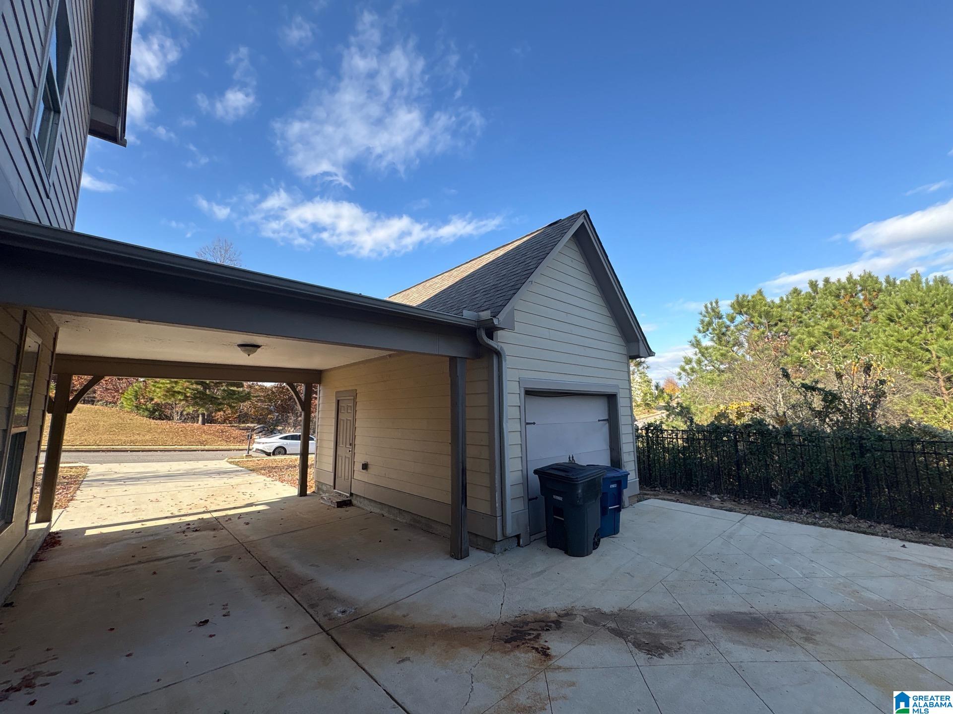 435 LAKE RIDGE DRIVE