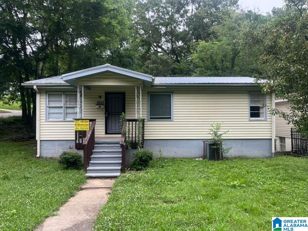 Photo 1 of 27 — 1045 WAVERLY STREET, TARRANT, AL 35217