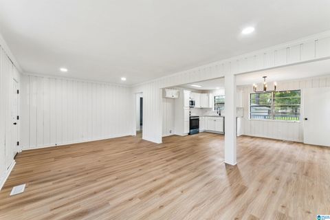 2123 28TH AVENUE HUEYTOWN AL 35023