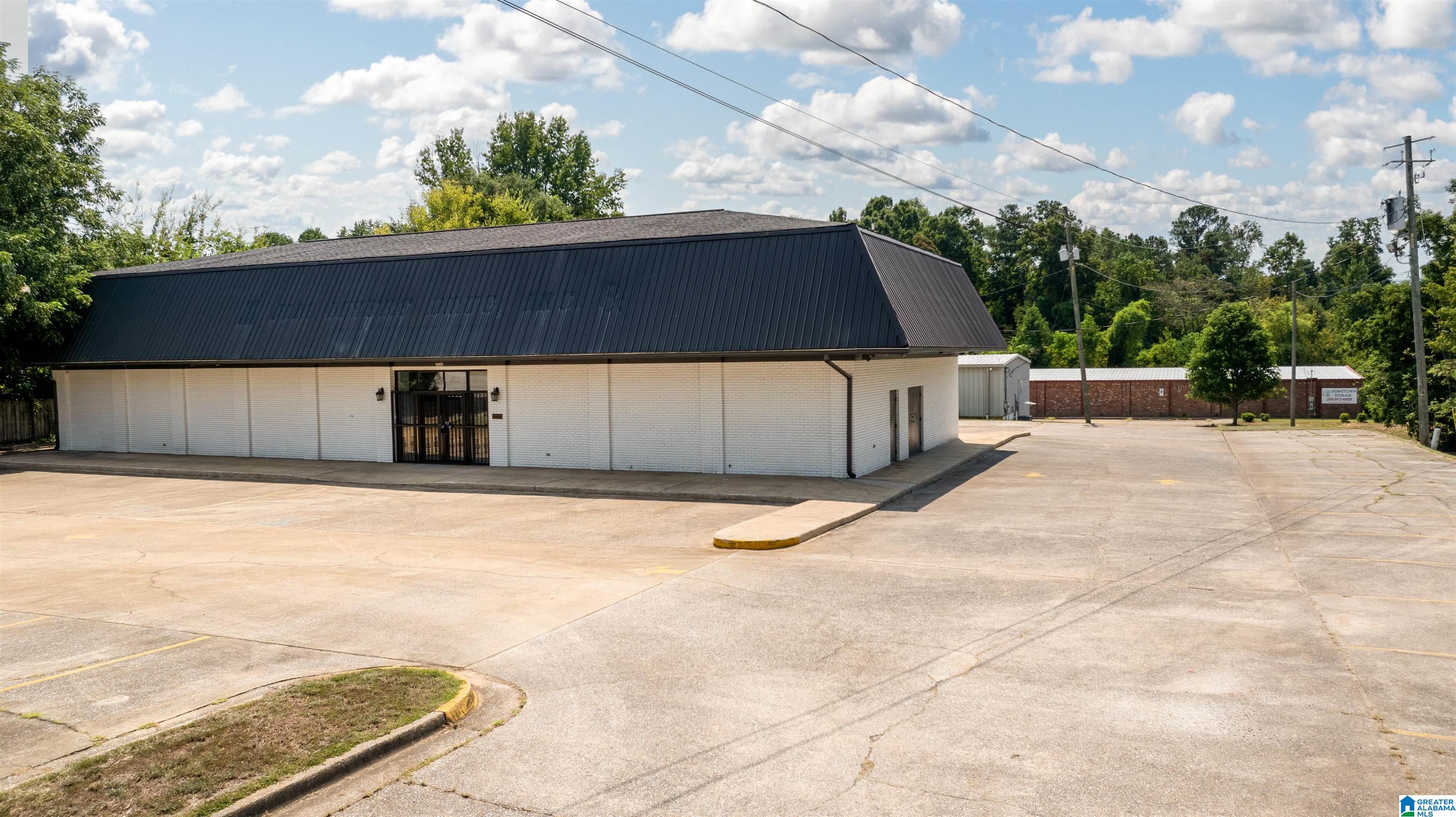 3325 UNIVERSITY BOULEVARD E