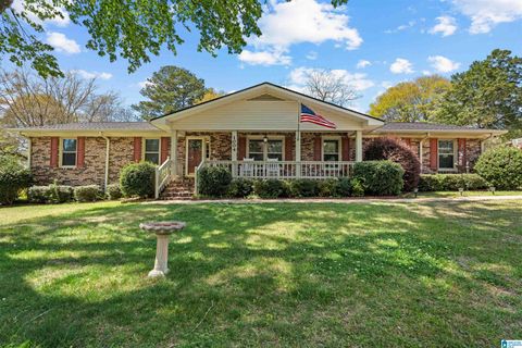 Photo of 1004 Valley Creek Drive, ANNISTON, AL 36207 (MLS # 21448697)