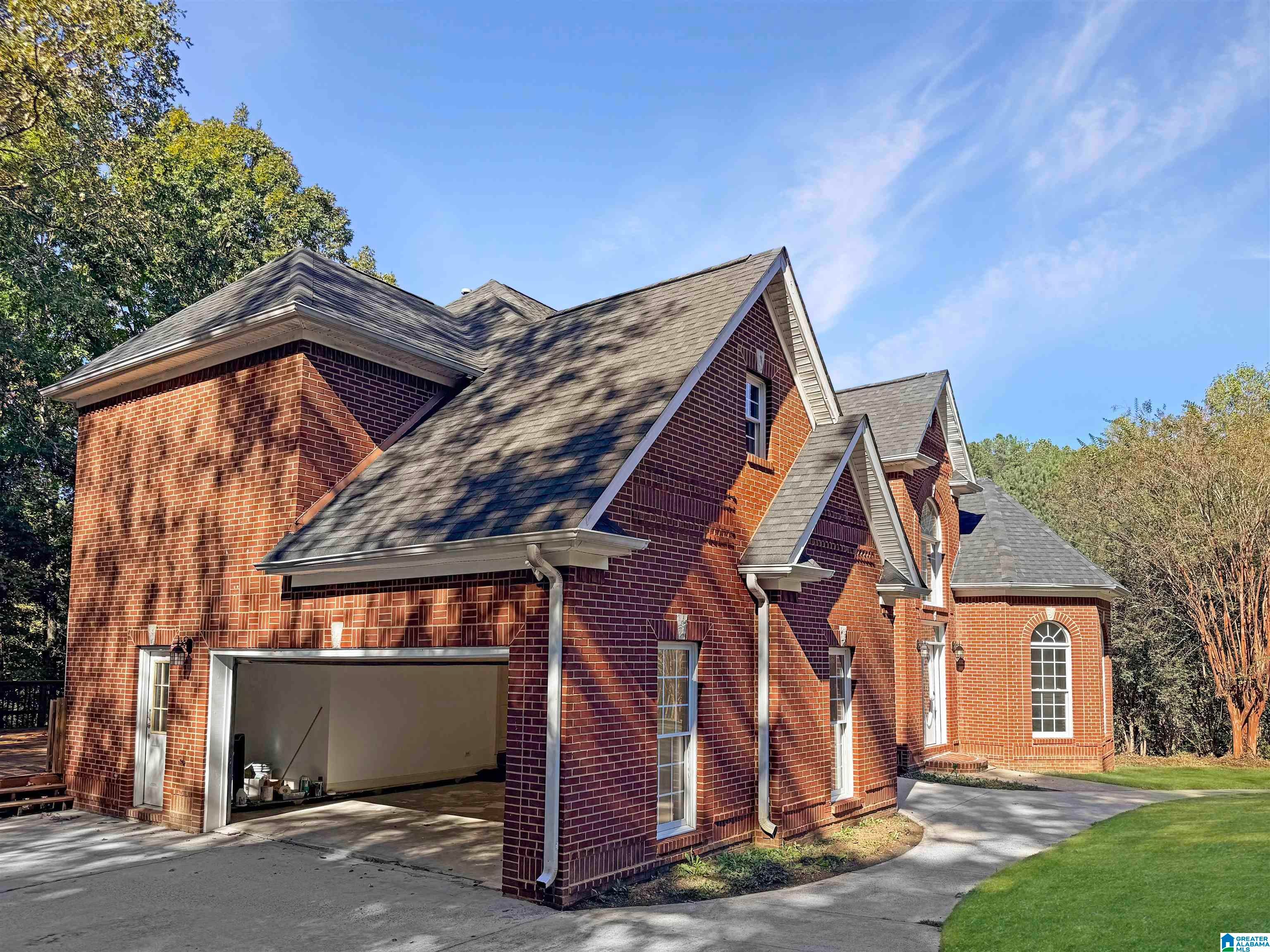106 HAMPTON LANE