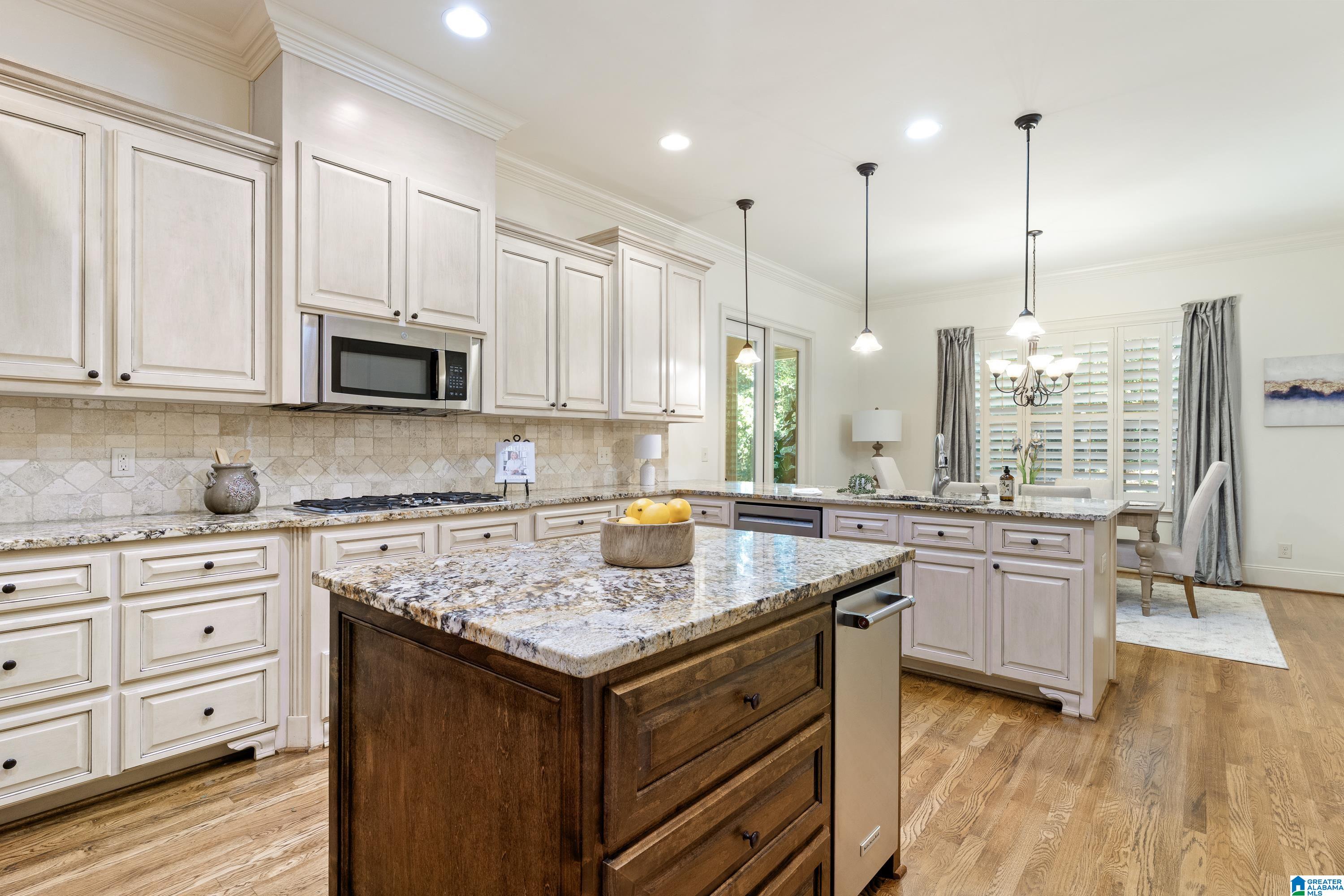 2445 KENVIL CIRCLE