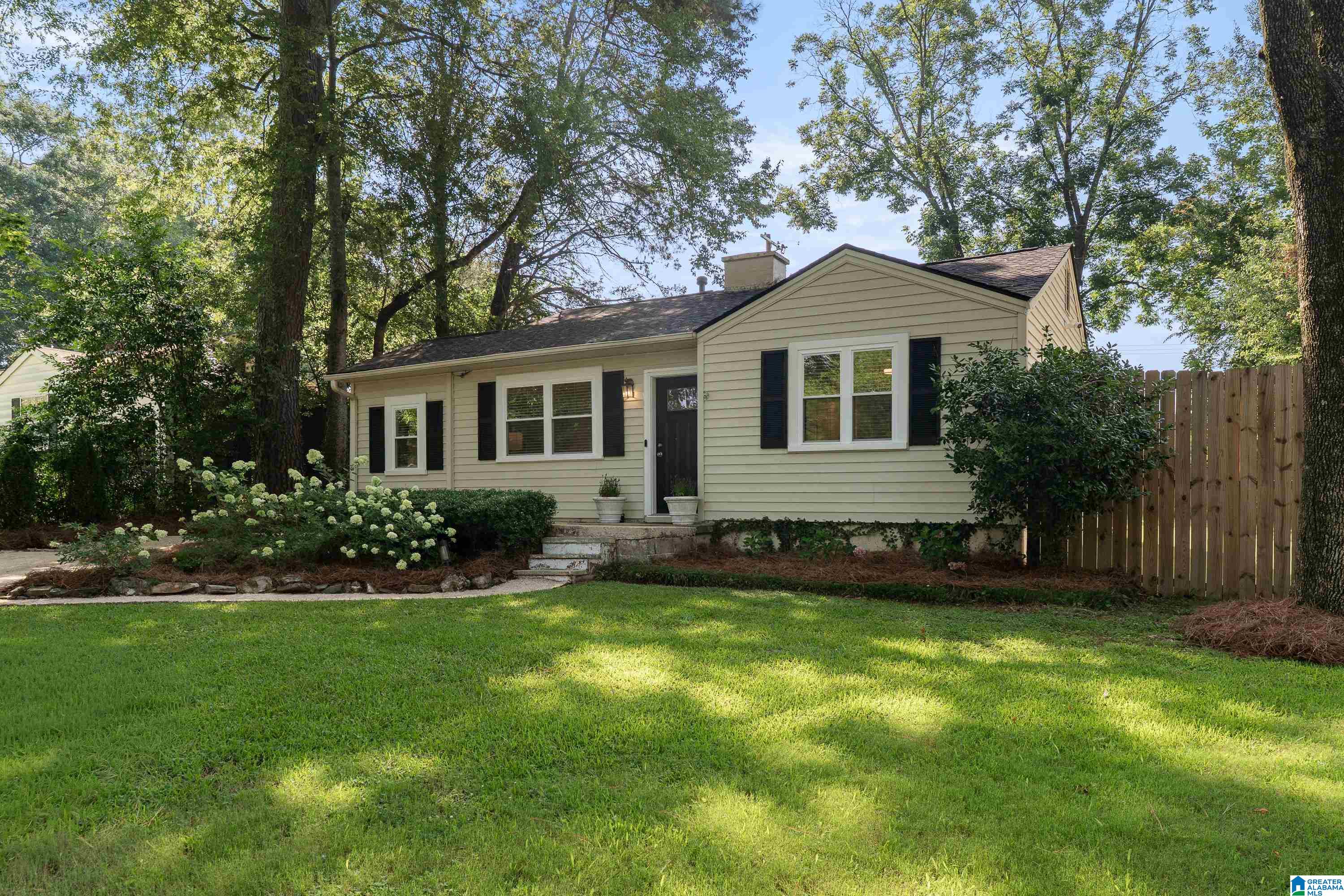 1129 KINGSBURY AVENUE