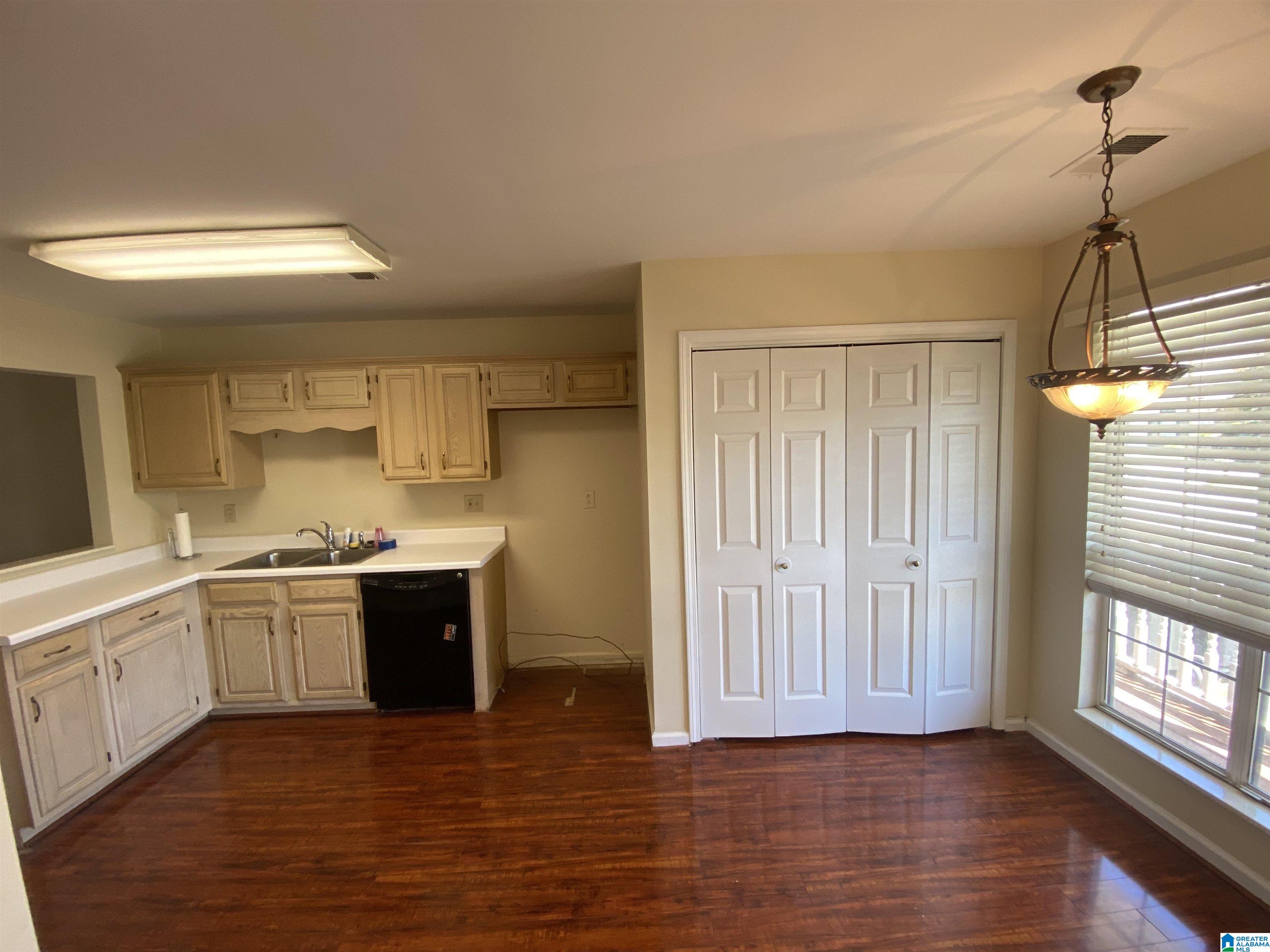 25 COTTAGE CIRCLE