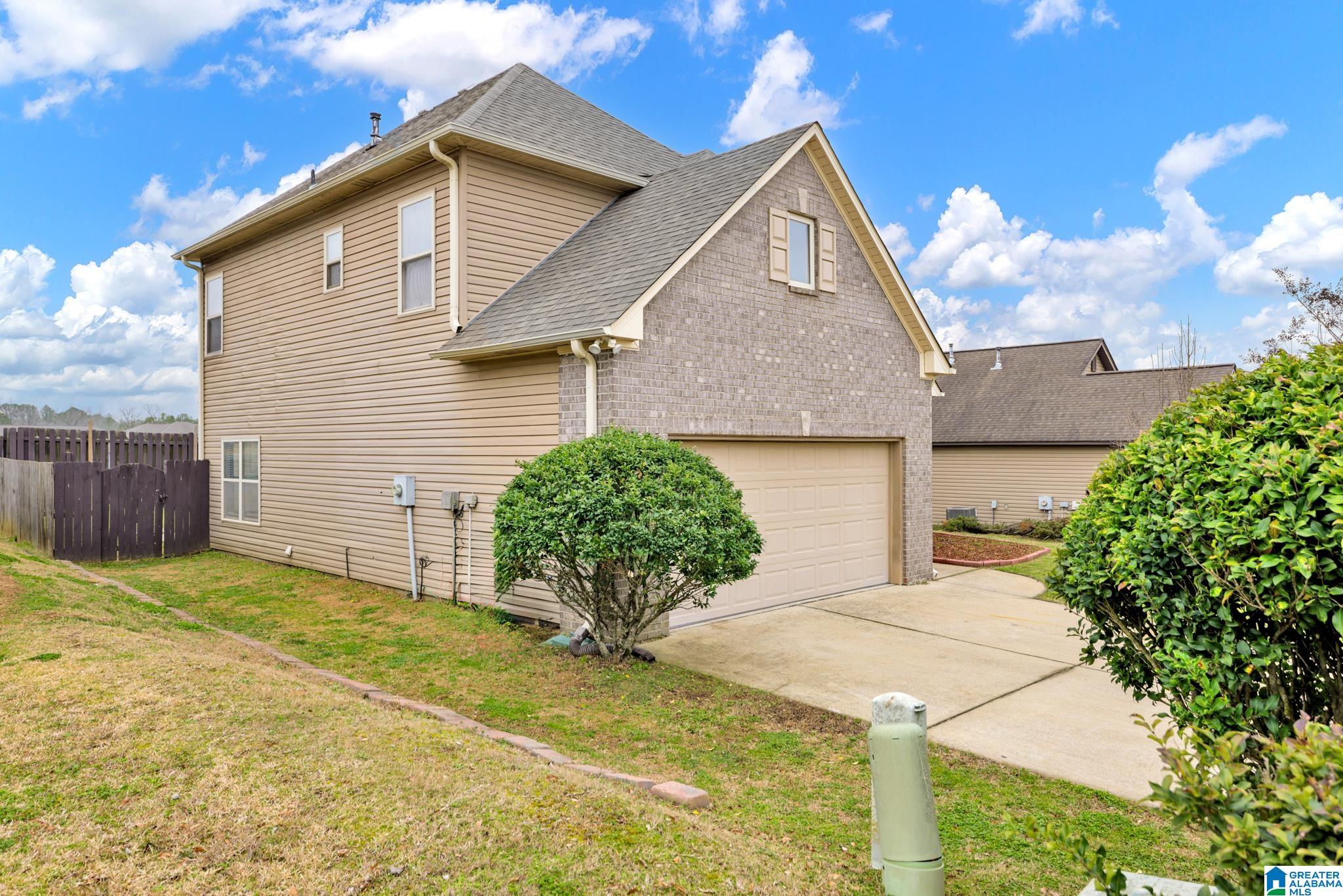 2048 KENSINGTON COURT