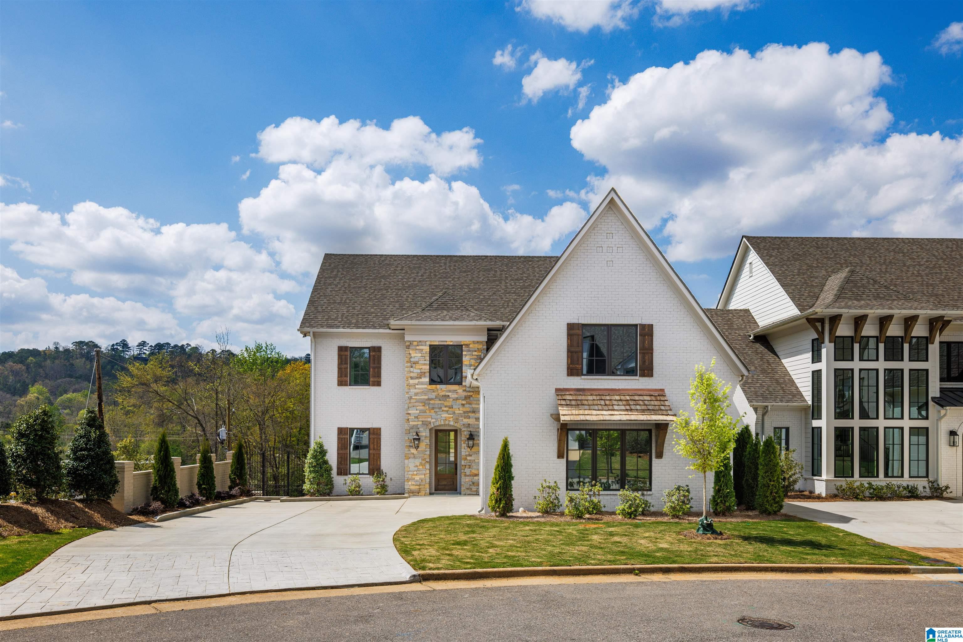 1723 COLLINWOOD COURT