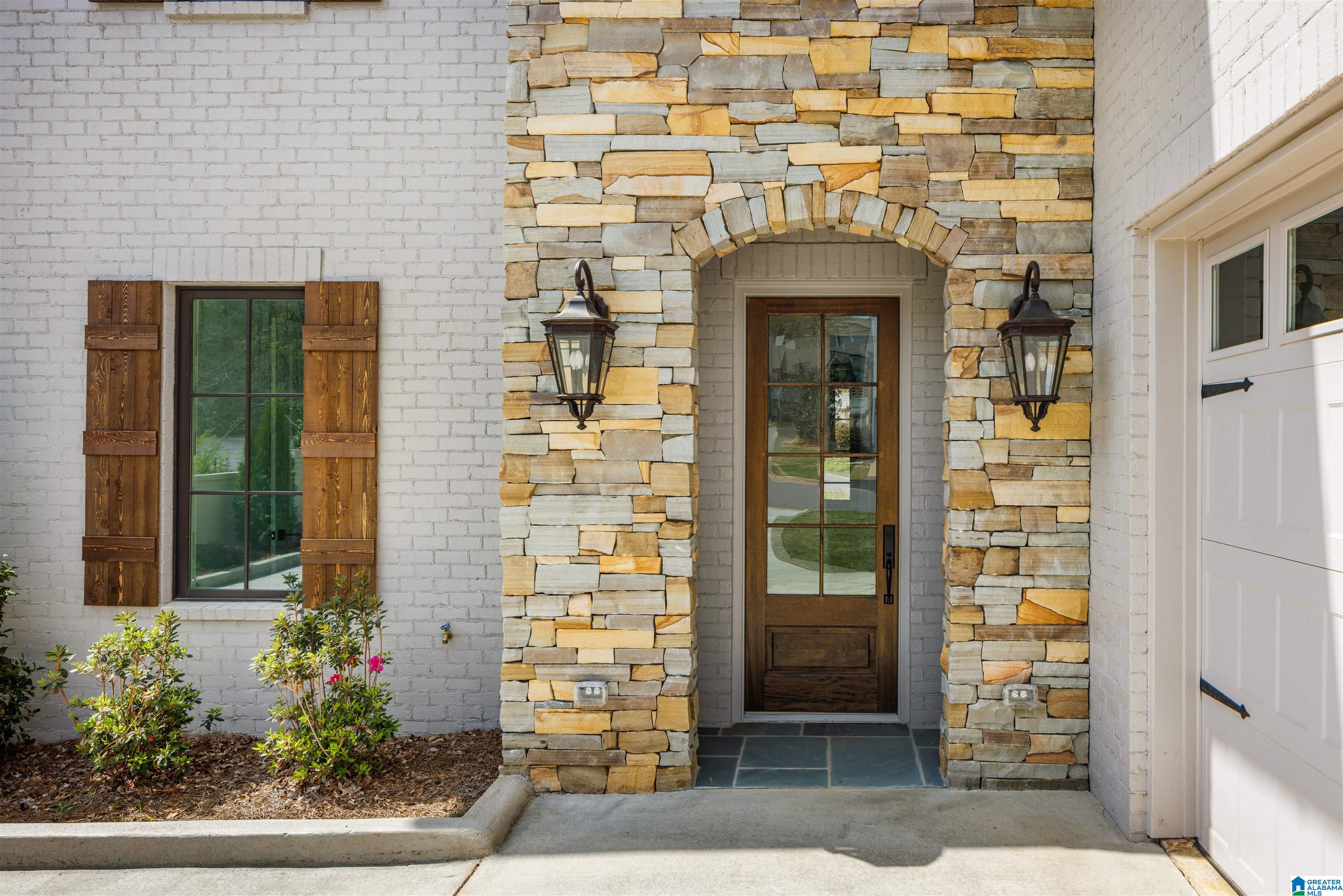 1723 COLLINWOOD COURT