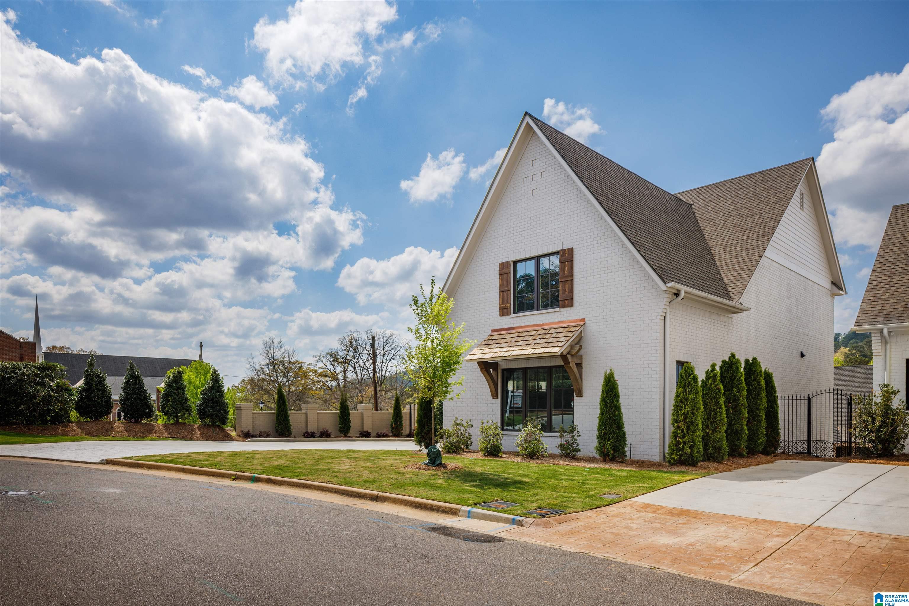 1723 COLLINWOOD COURT