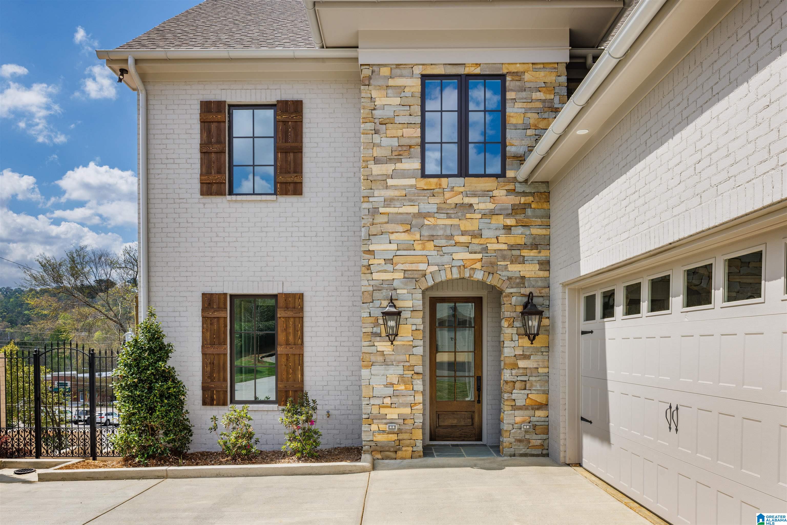 1723 COLLINWOOD COURT