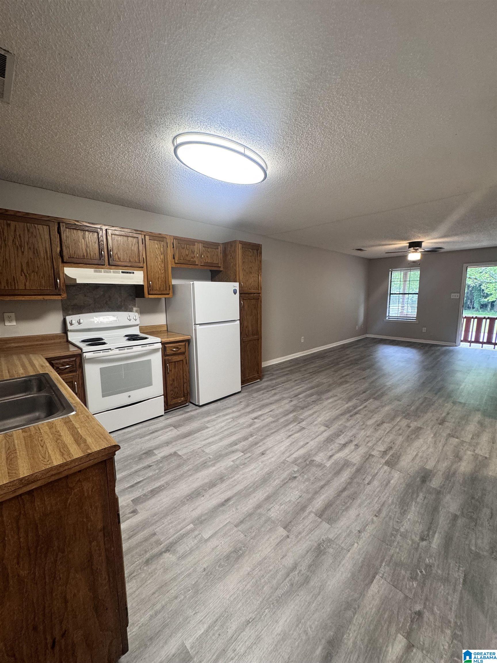 201 8TH AVENUE SW - Photo 4