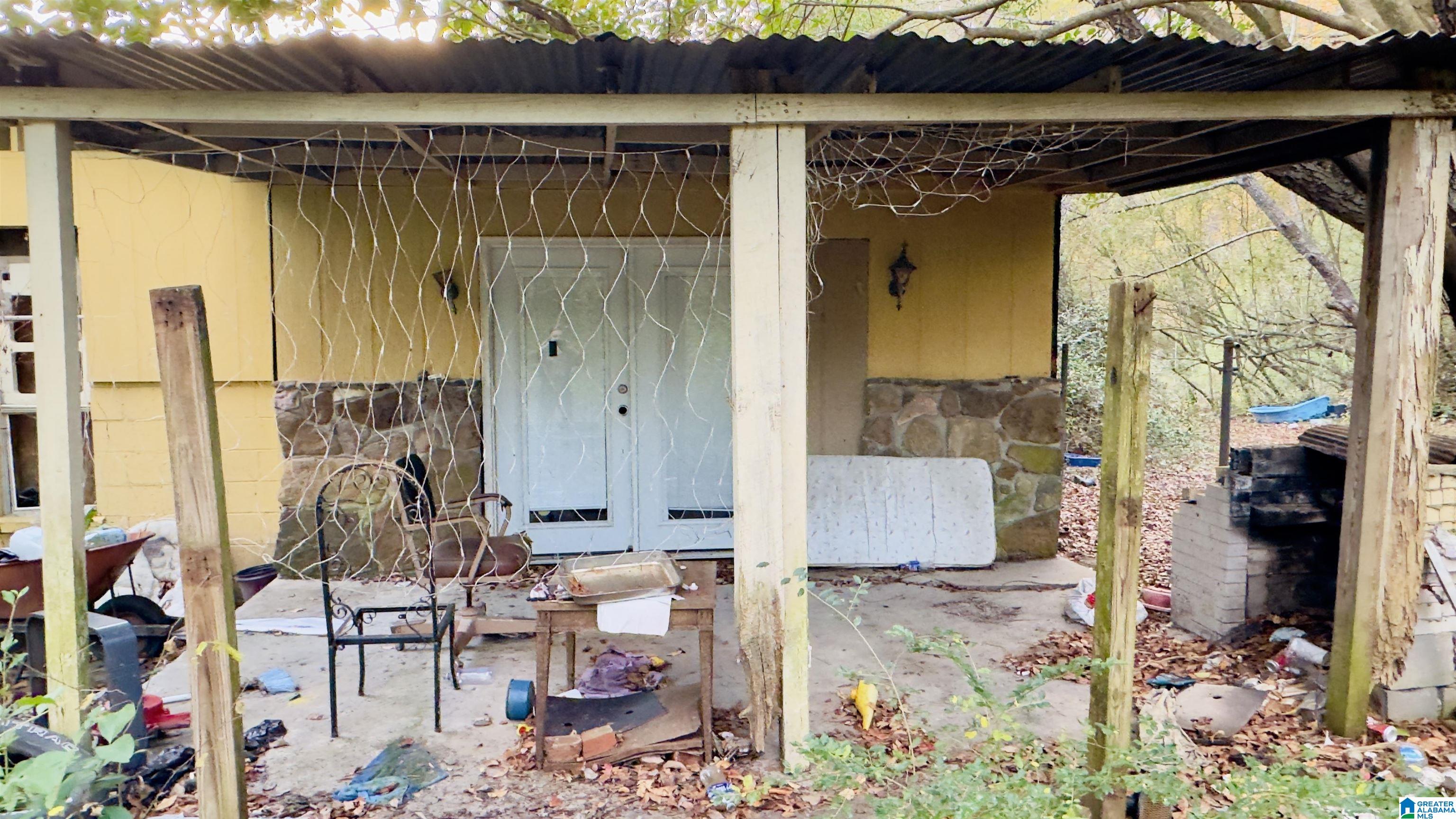 464 GREEN TREE DRIVE