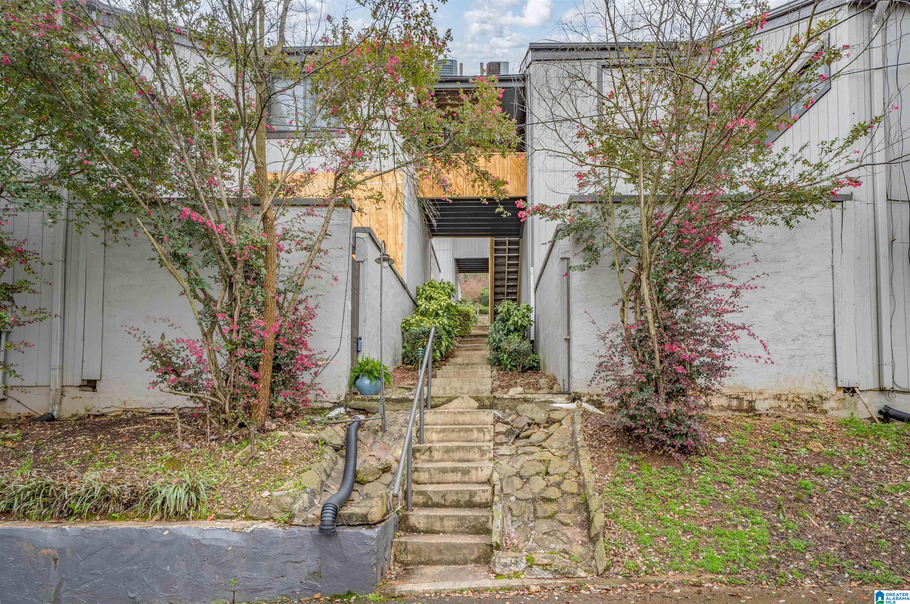 3350 ALTAMONT ROAD B7