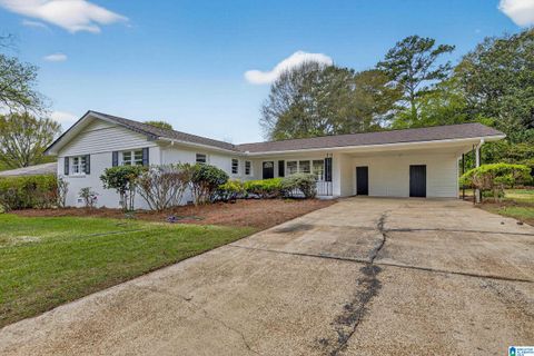 Photo of 1004 Robertson Road, ANNISTON, AL 36207 (MLS # 21448667)