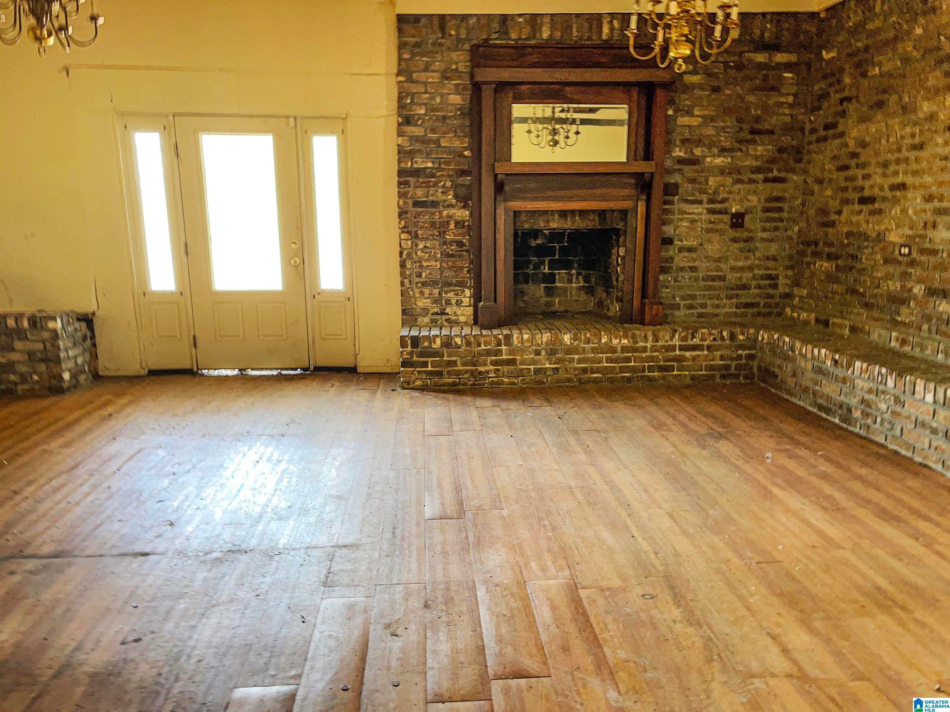 1005 BARCLAY DRIVE