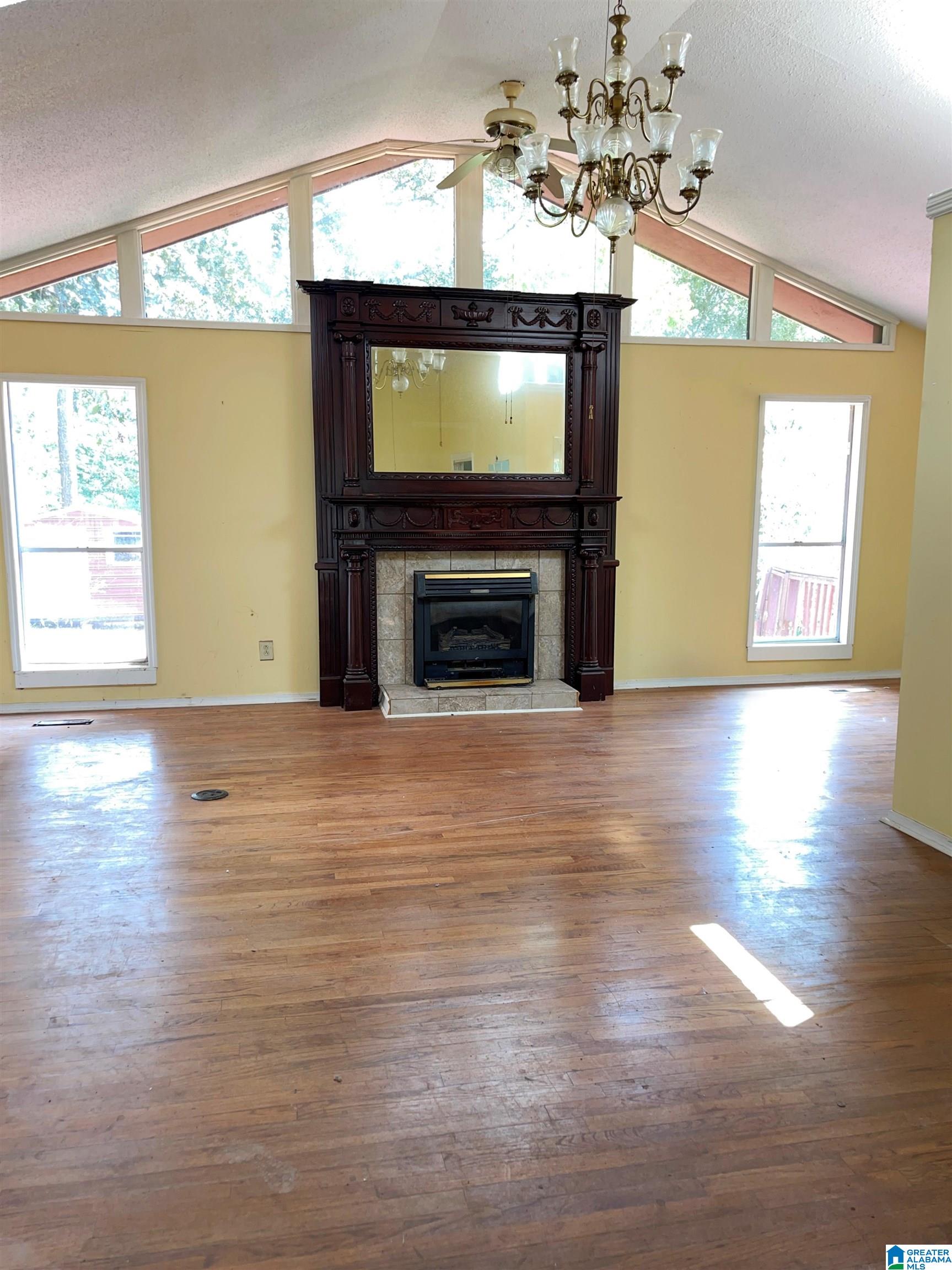 1005 BARCLAY DRIVE