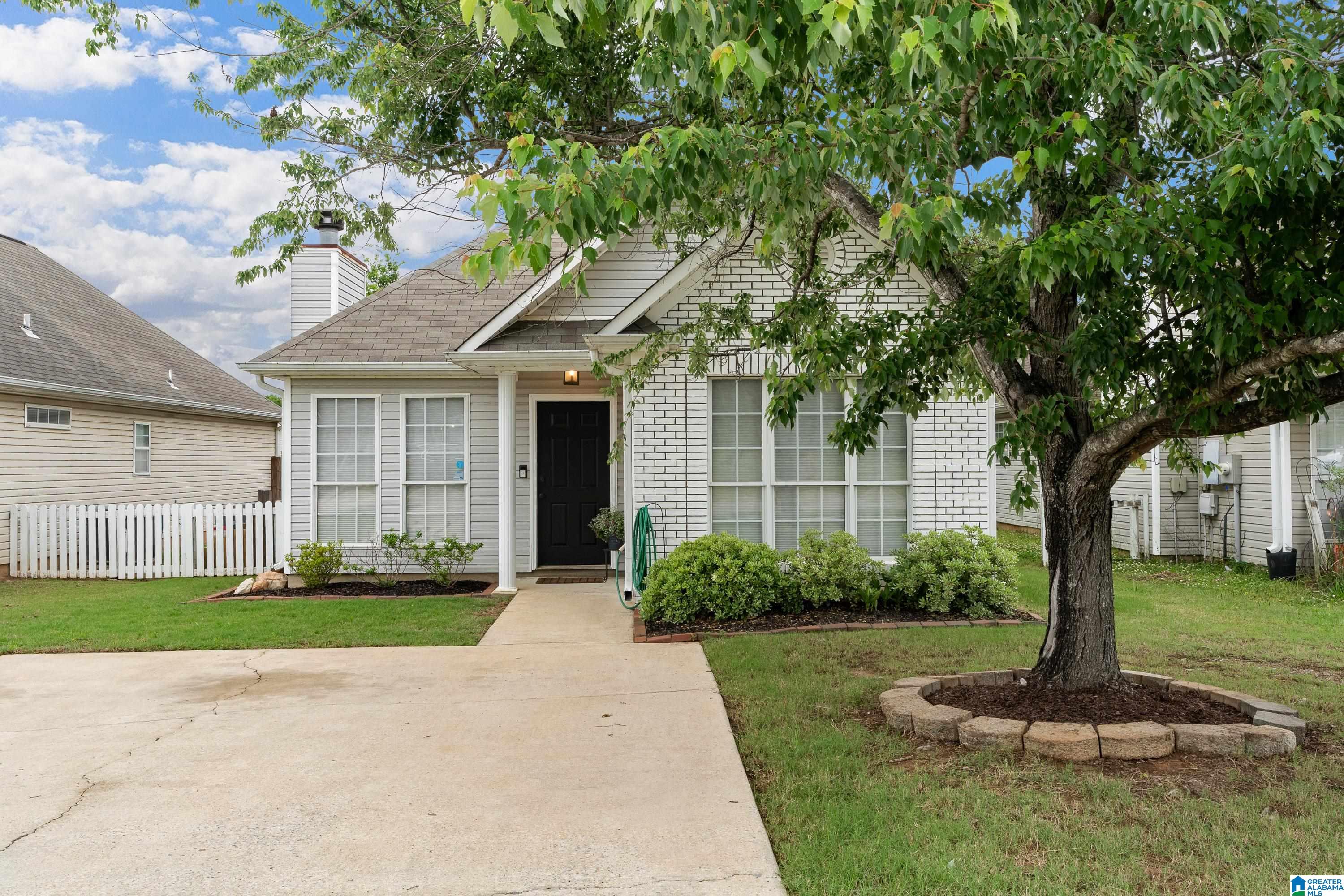 Photo 1 of 32 — 7922 WYNWOOD LANE, HELENA, AL 35080