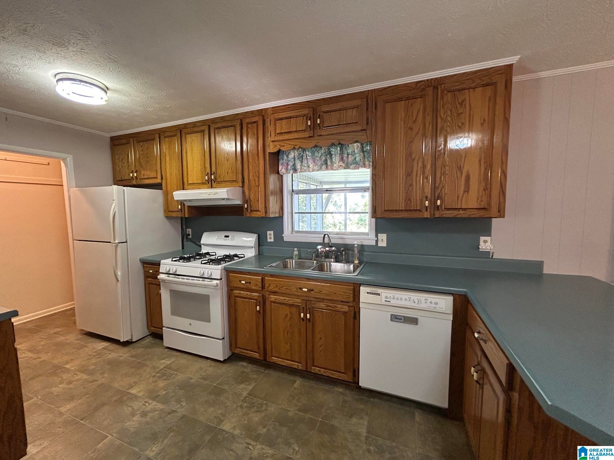 1415 HERNDON DRIVE