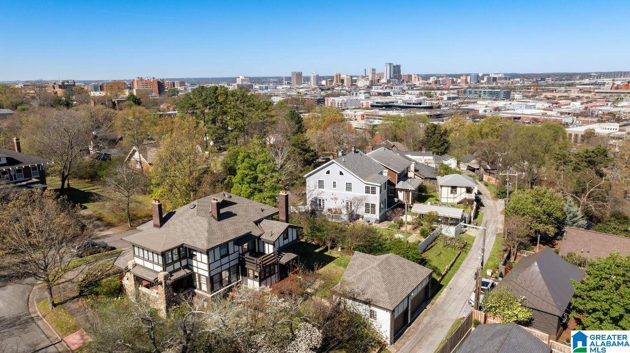 1069 LAKEVIEW CRESCENT