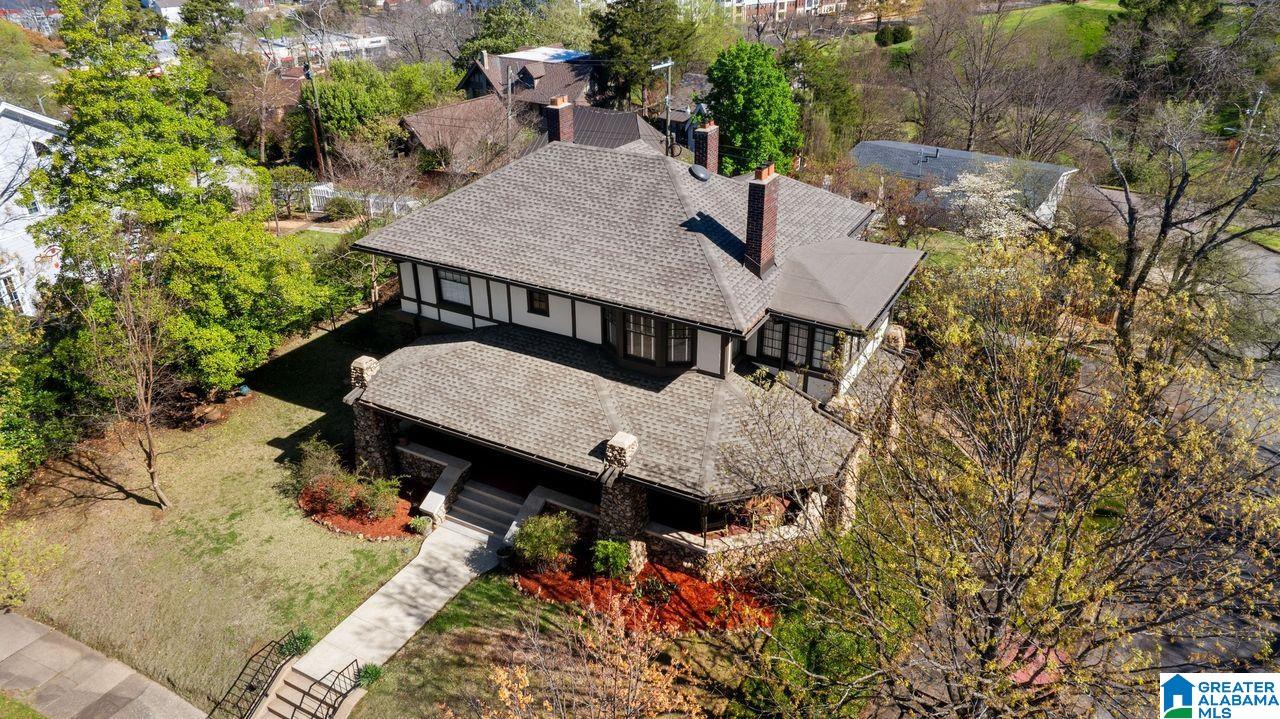 1069 LAKEVIEW CRESCENT