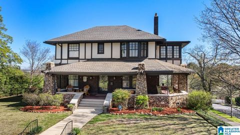 1069 LAKEVIEW CRESCENT BIRMINGHAM AL 35205