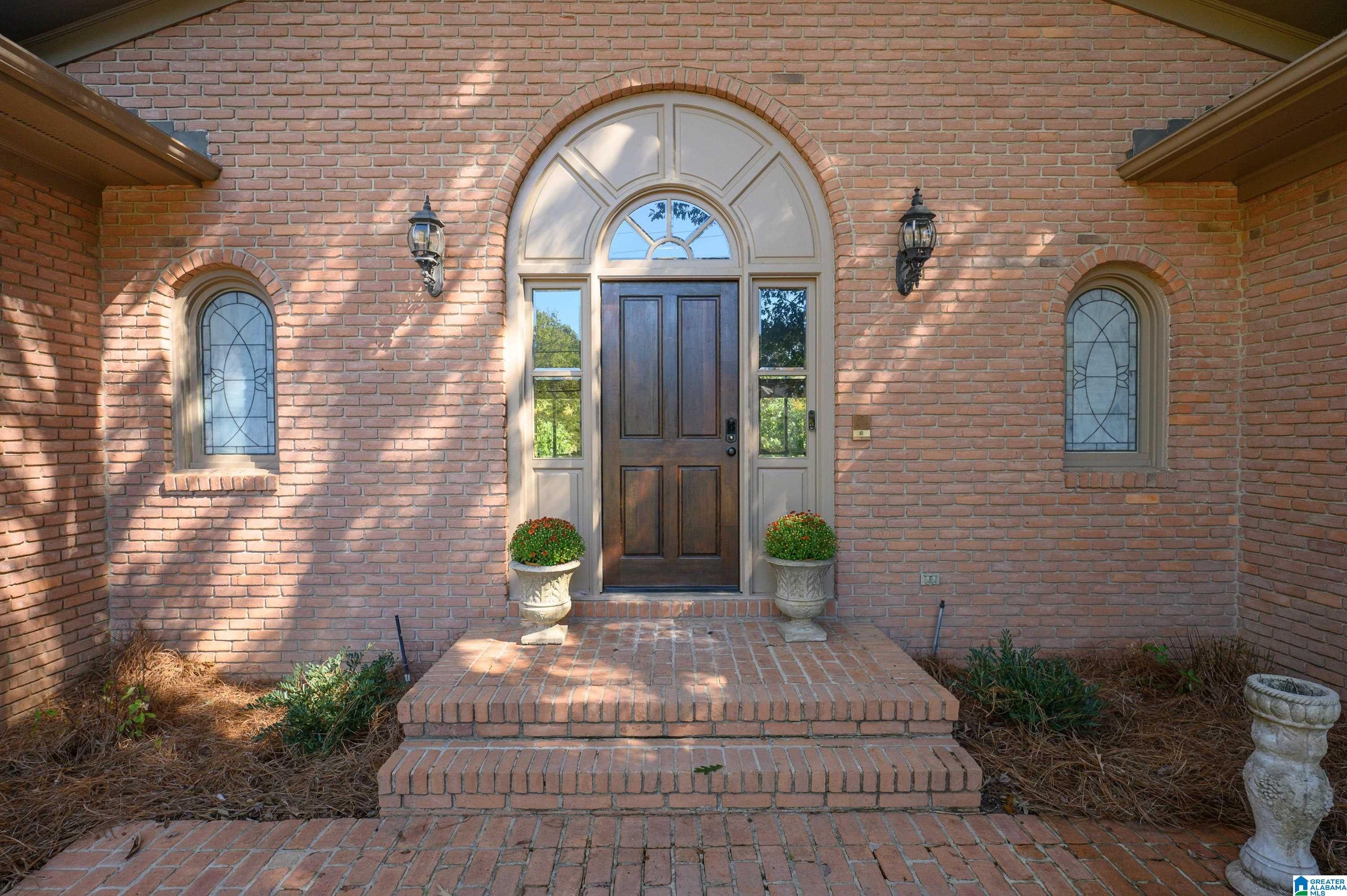 736 HEATHERWOOD DRIVE