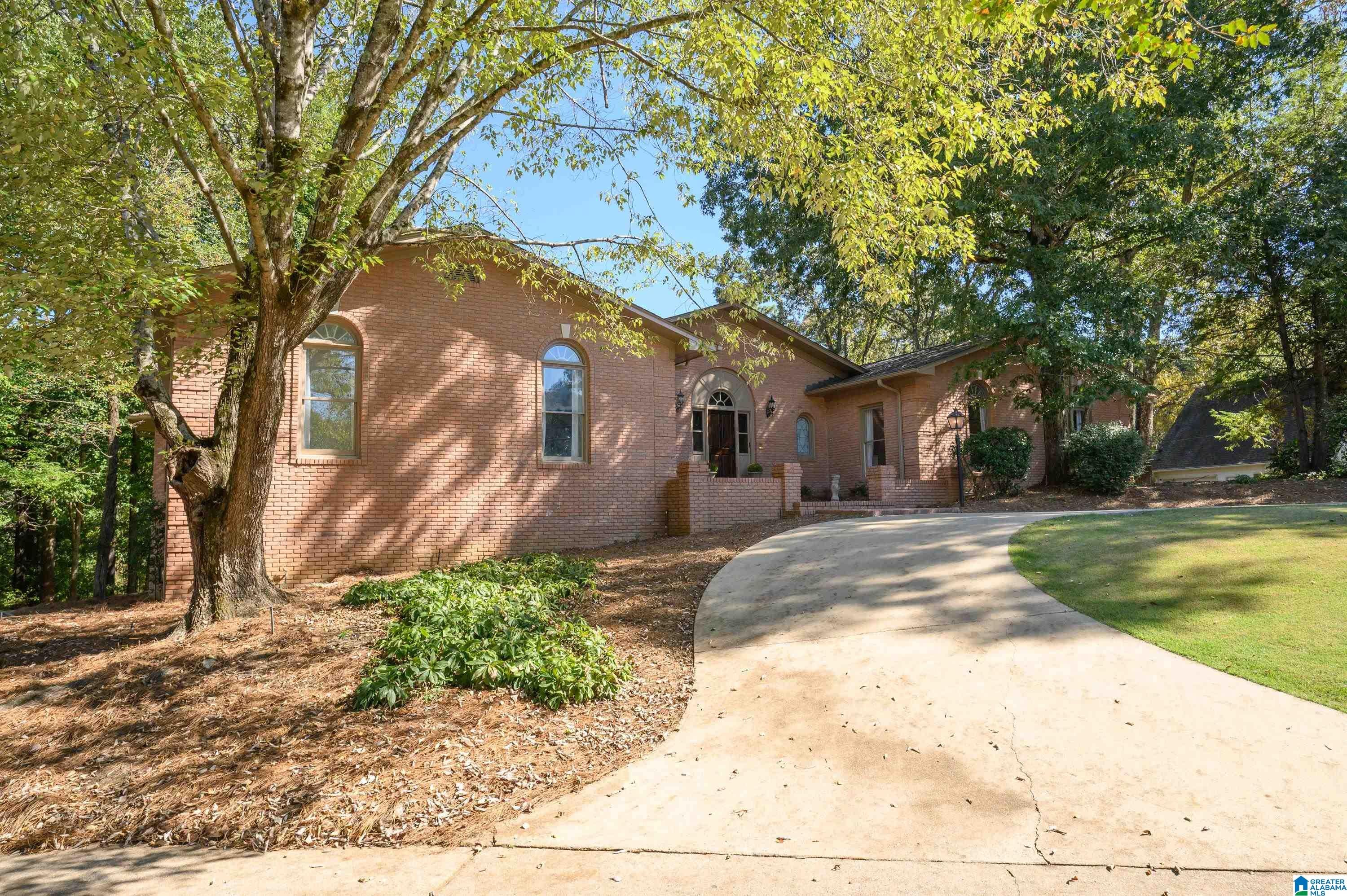 736 HEATHERWOOD DRIVE