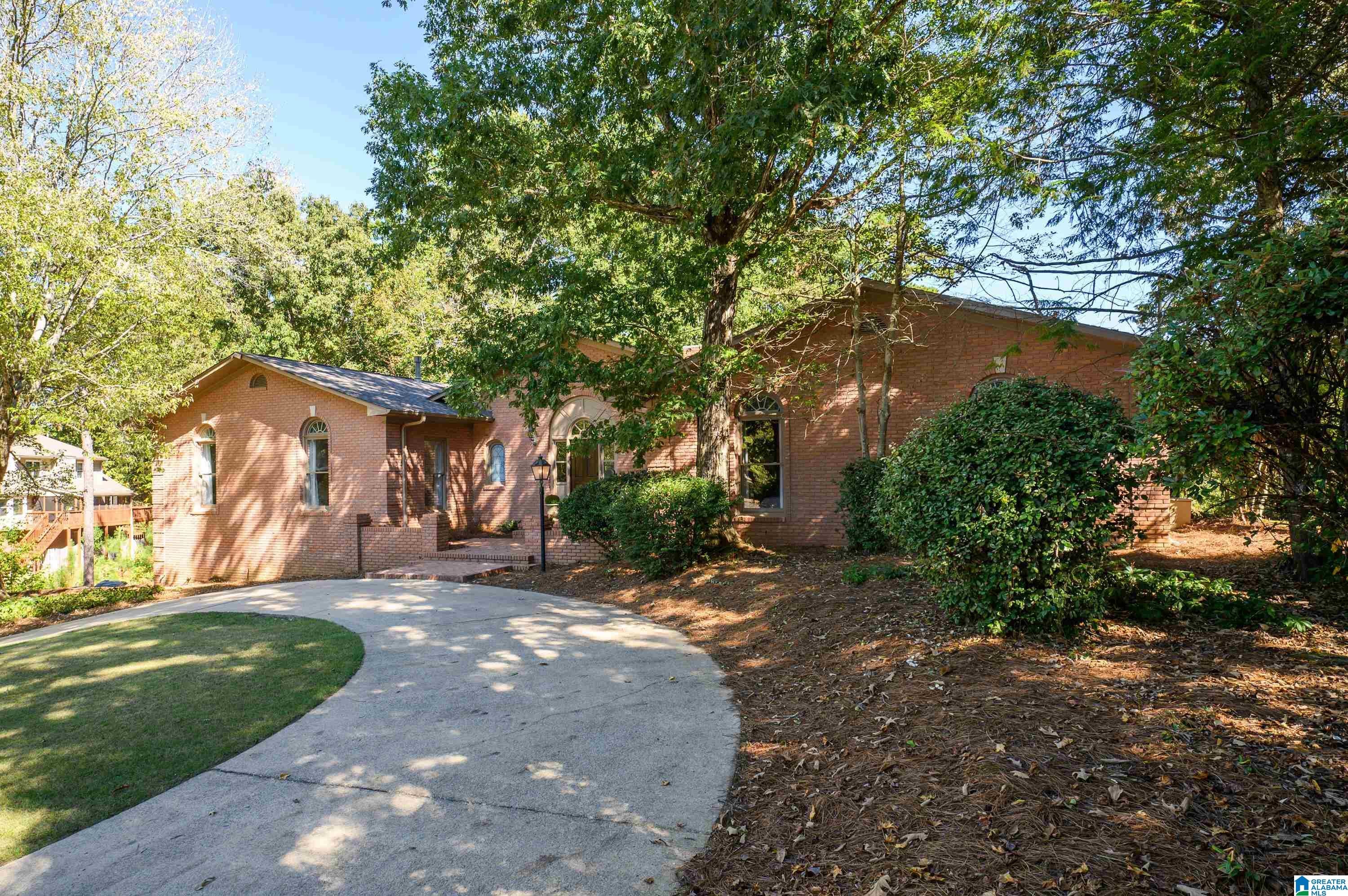 736 HEATHERWOOD DRIVE