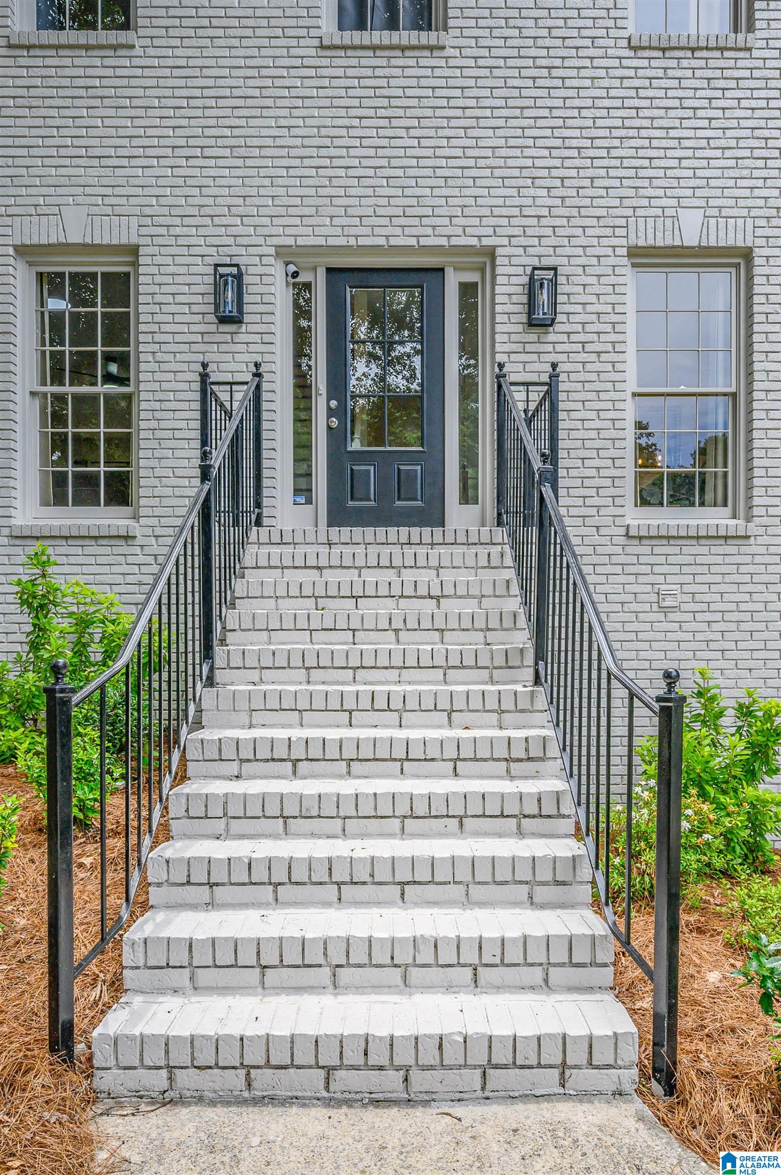 1700 WHITE OAK PLACE
