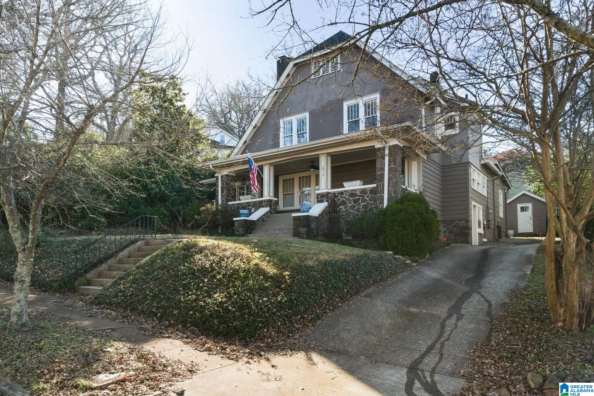 2717 CALDWELL AVENUE S