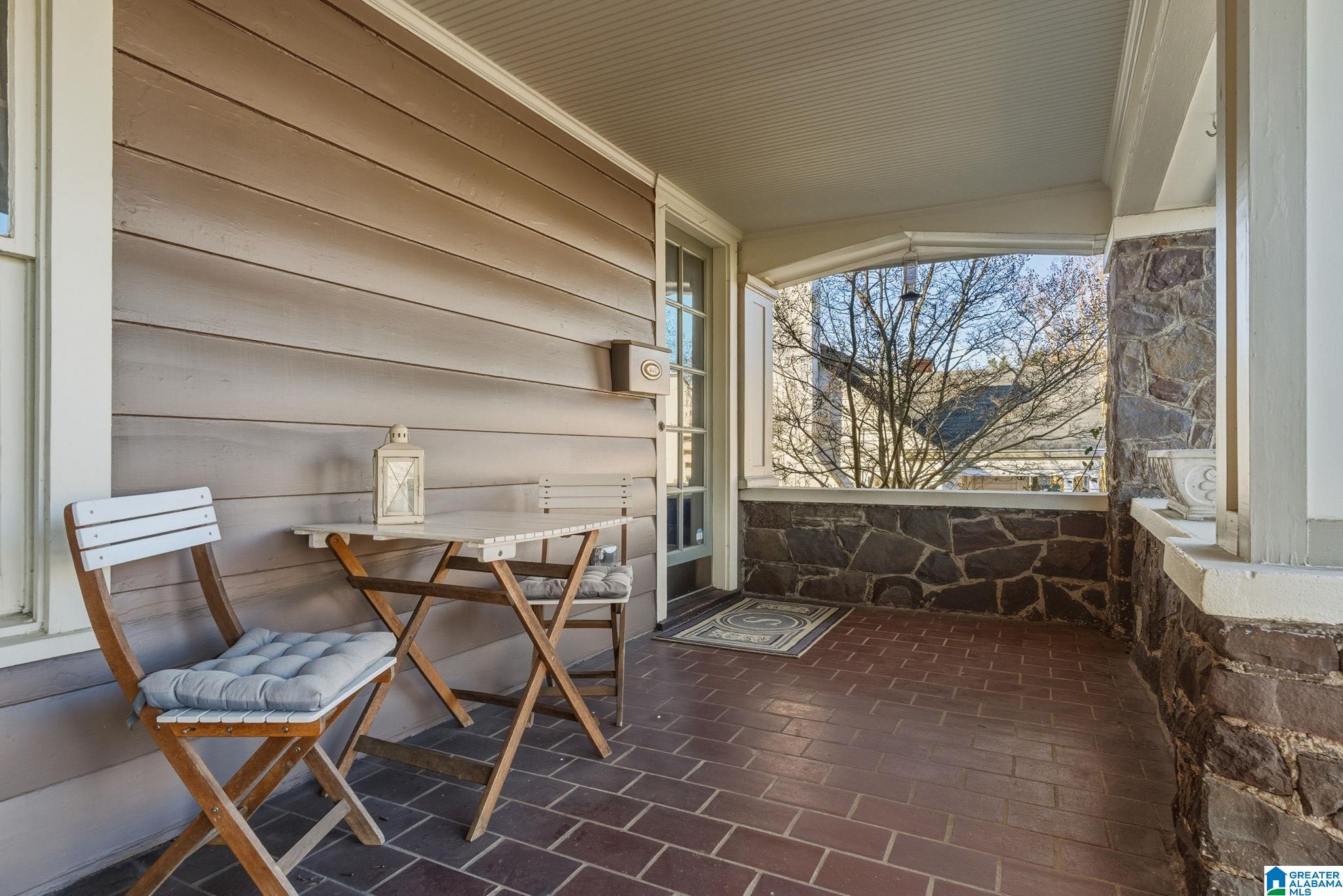 2717 CALDWELL AVENUE S